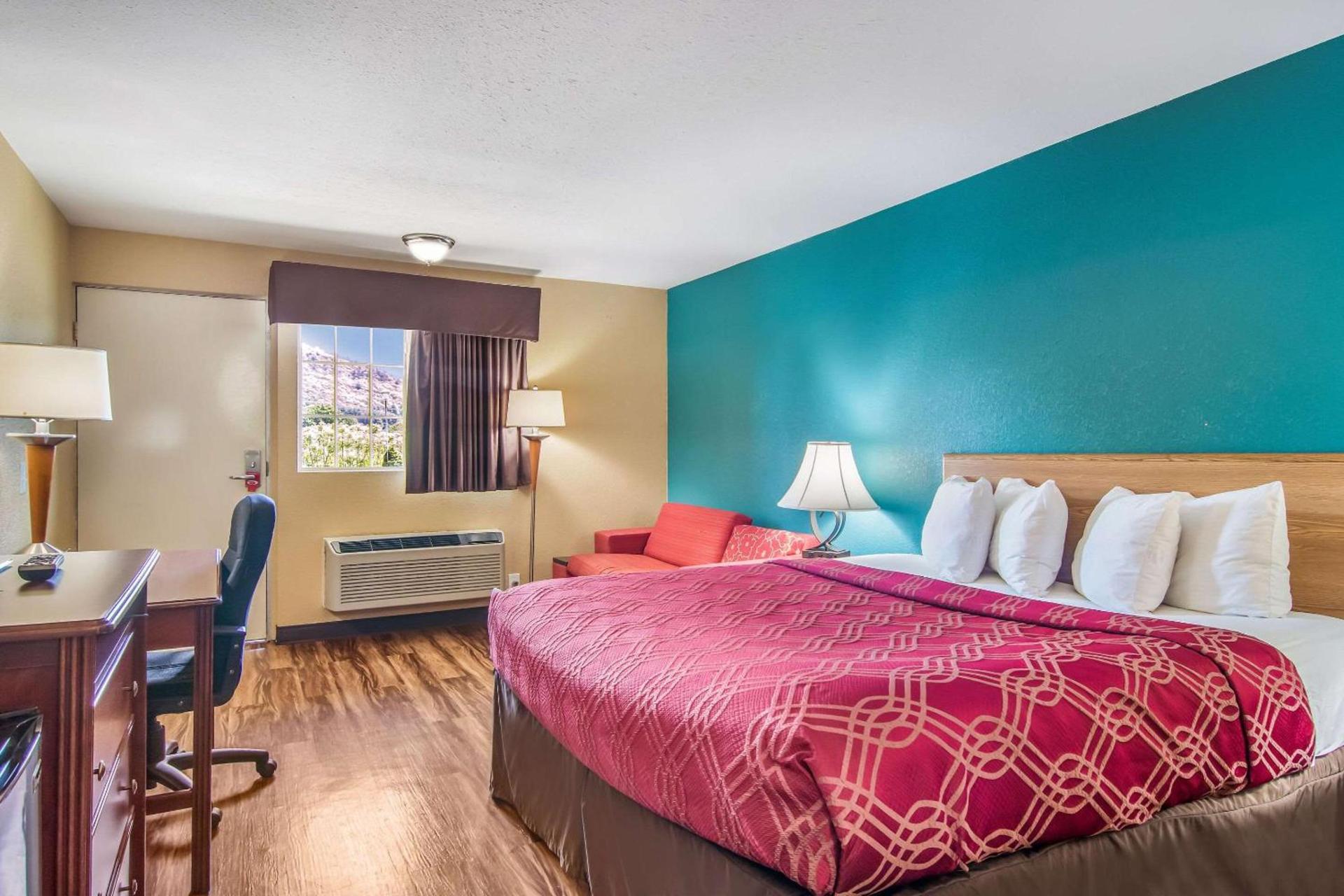 Econo Lodge Hotel Bradford photo 10