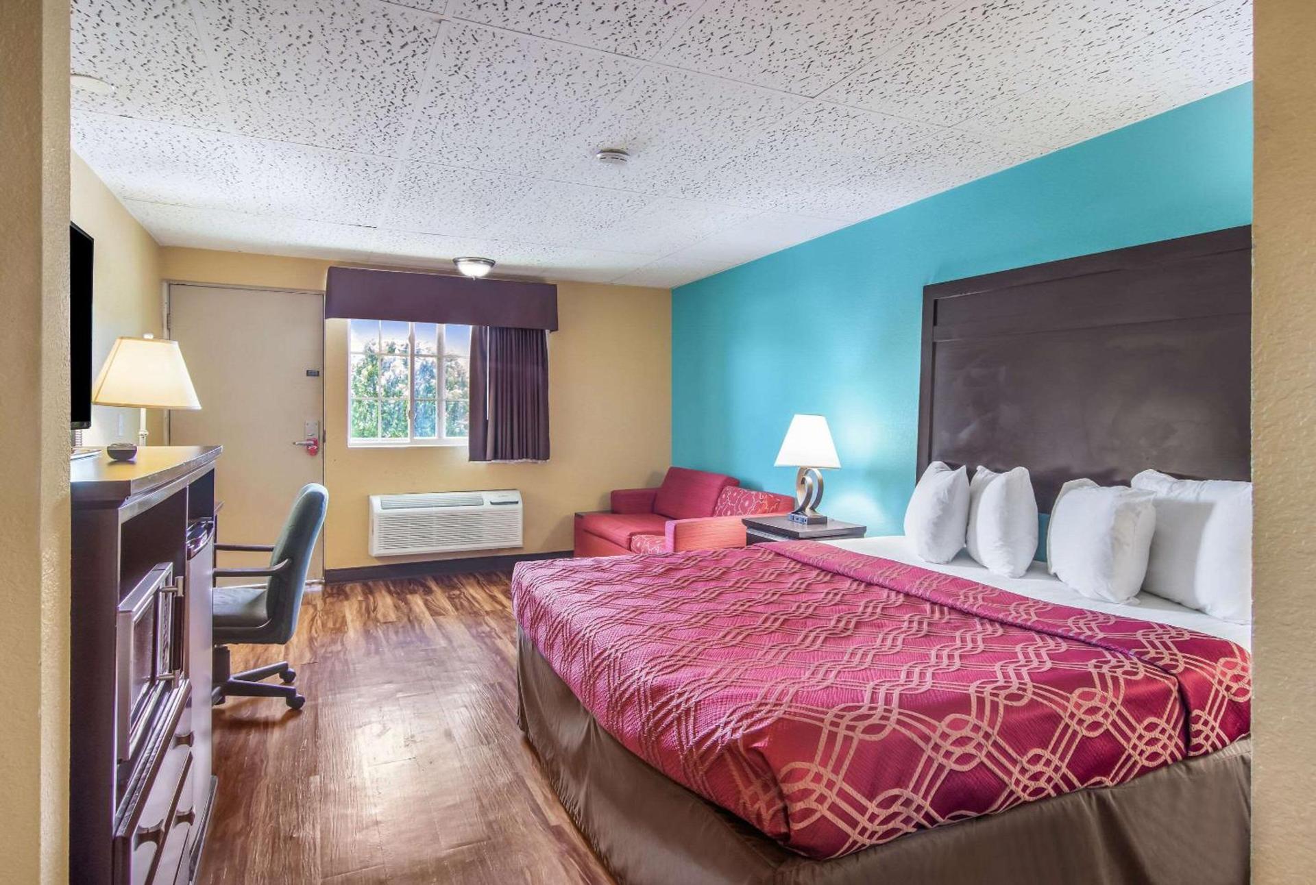 Econo Lodge Hotel Bradford photo 12