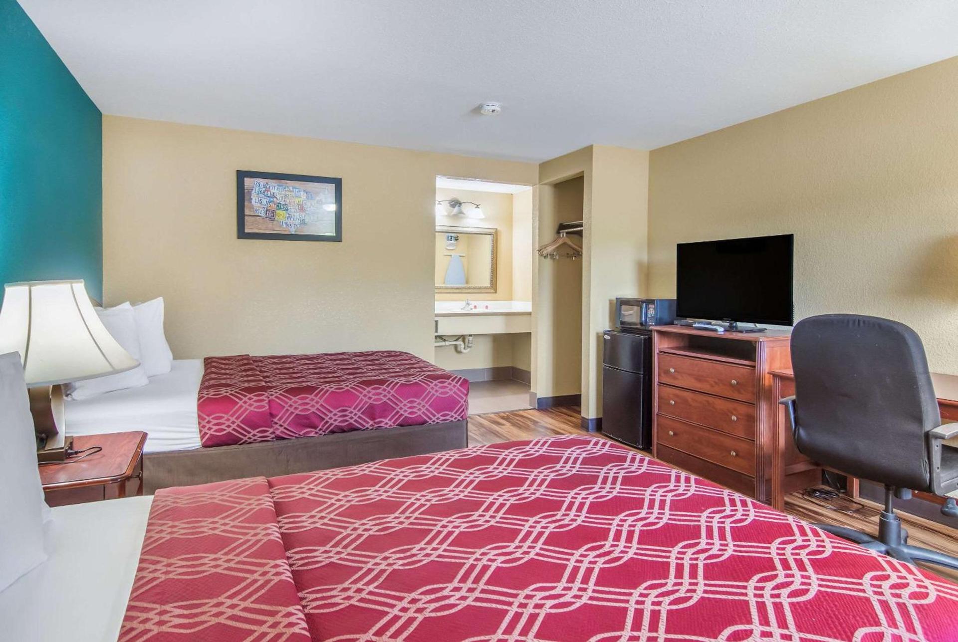 Econo Lodge Hotel Bradford photo 14