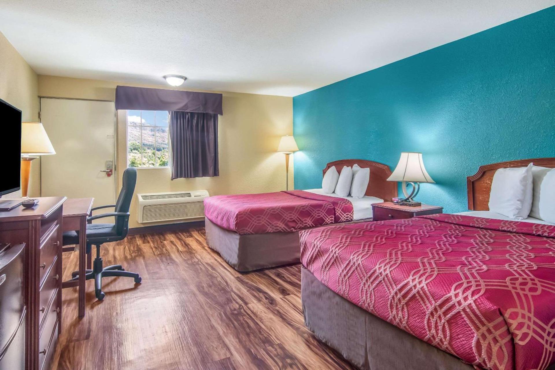 Econo Lodge Hotel Bradford photo 16