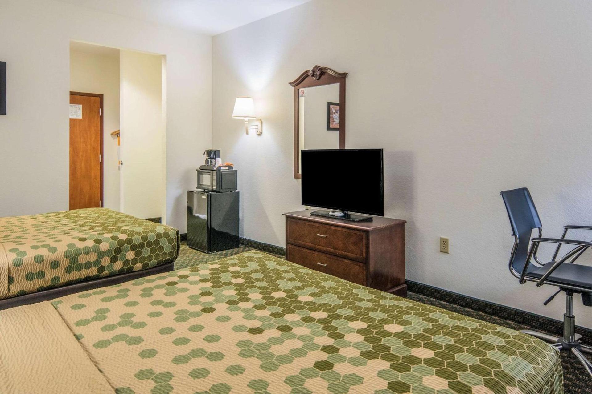 Econo Lodge Weatherford photo 17