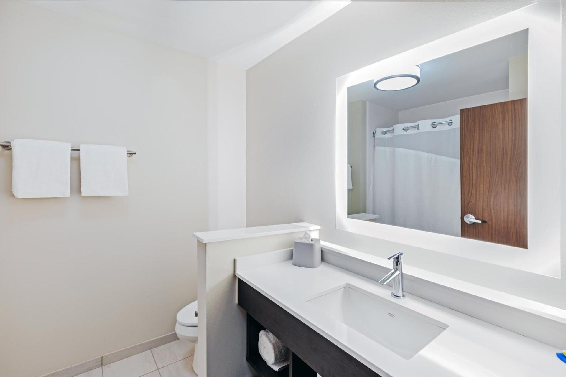 Holiday Inn Express & Suites Purcell by IHG photo 25
