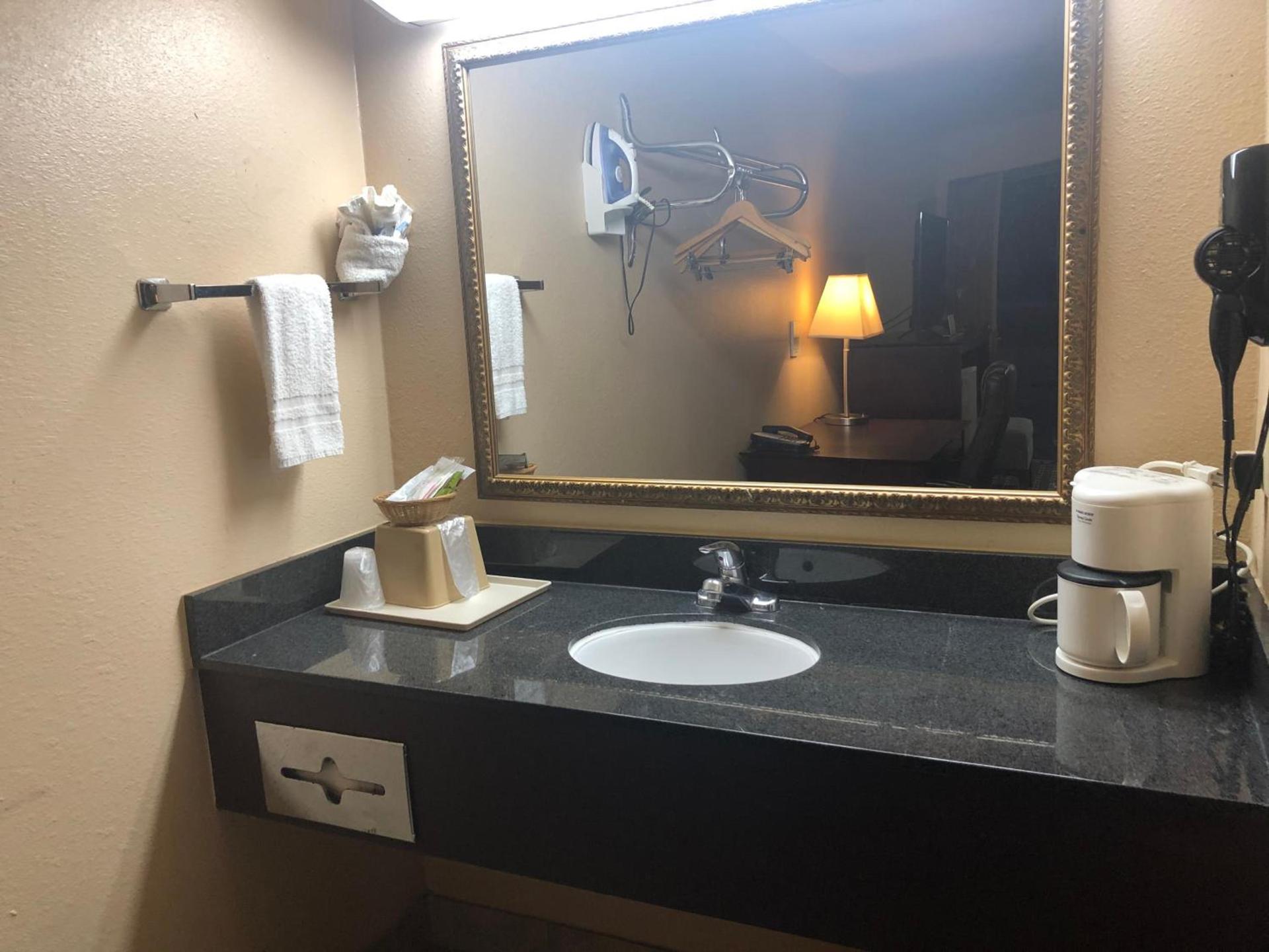Executive Inn Woodward photo 11