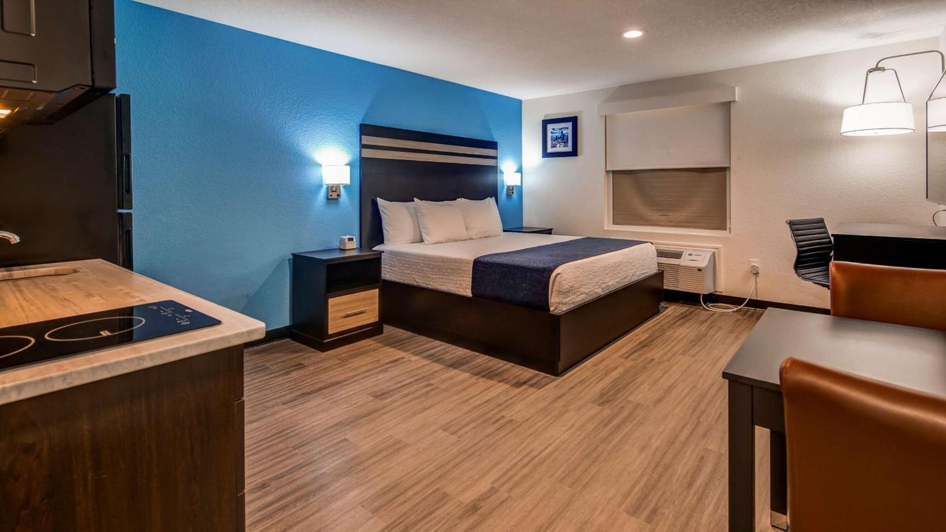 SureStay Plus Hotel by Best Western Humble photo 13