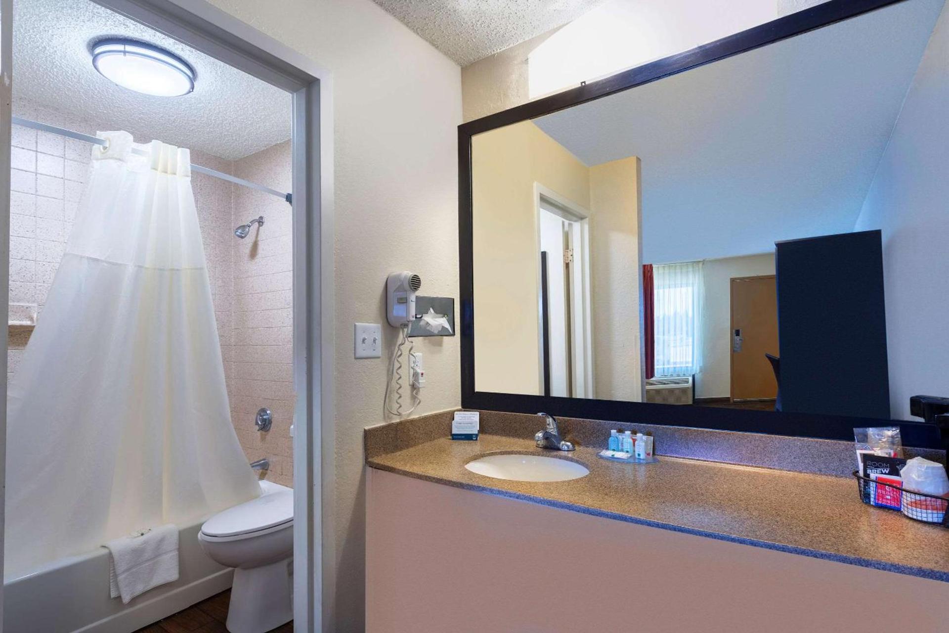 Quality Inn at Arlington Highlands photo 31