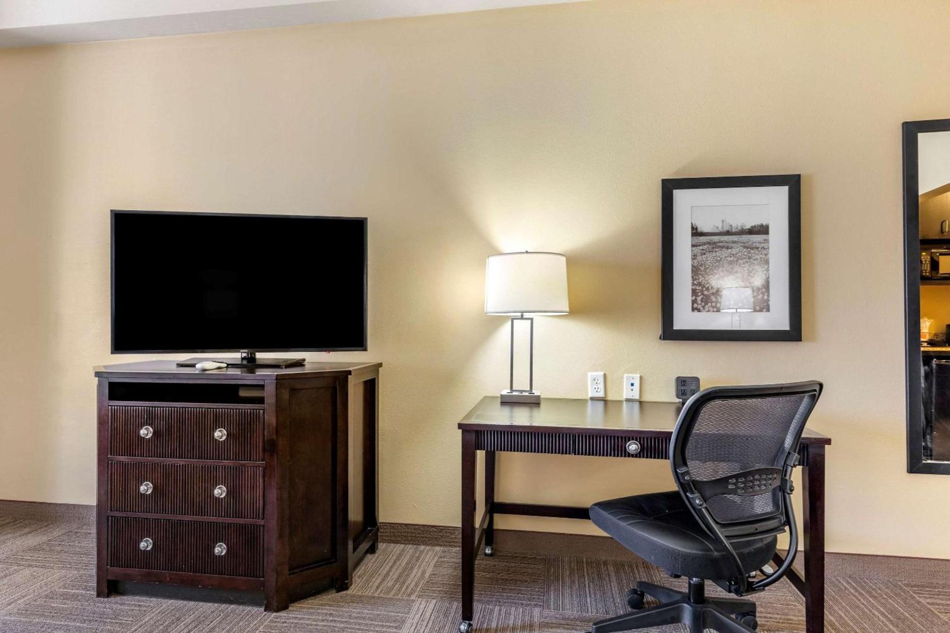 Comfort Suites Frisco photo 15