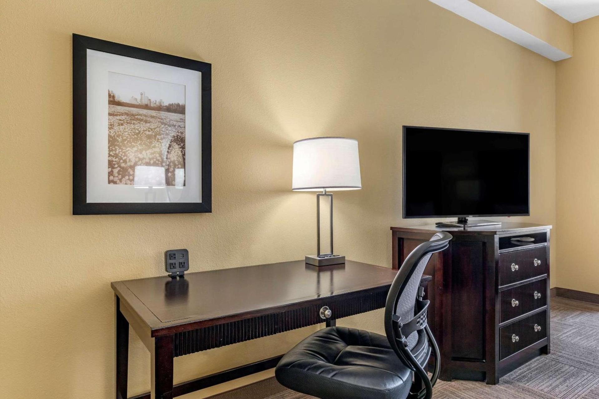 Comfort Suites Frisco photo 17