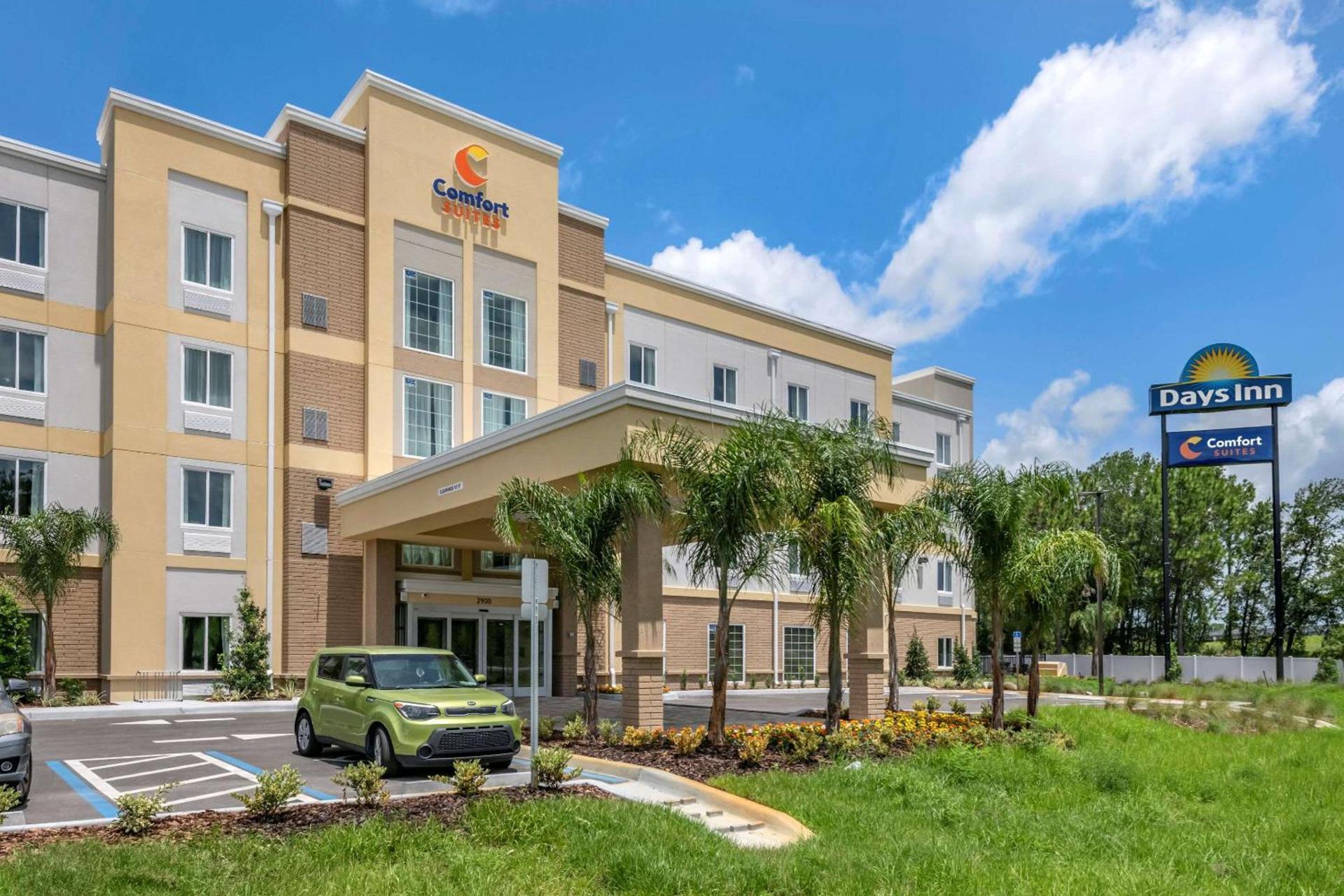 Comfort Suites Daytona Beach-Speedway photo 2