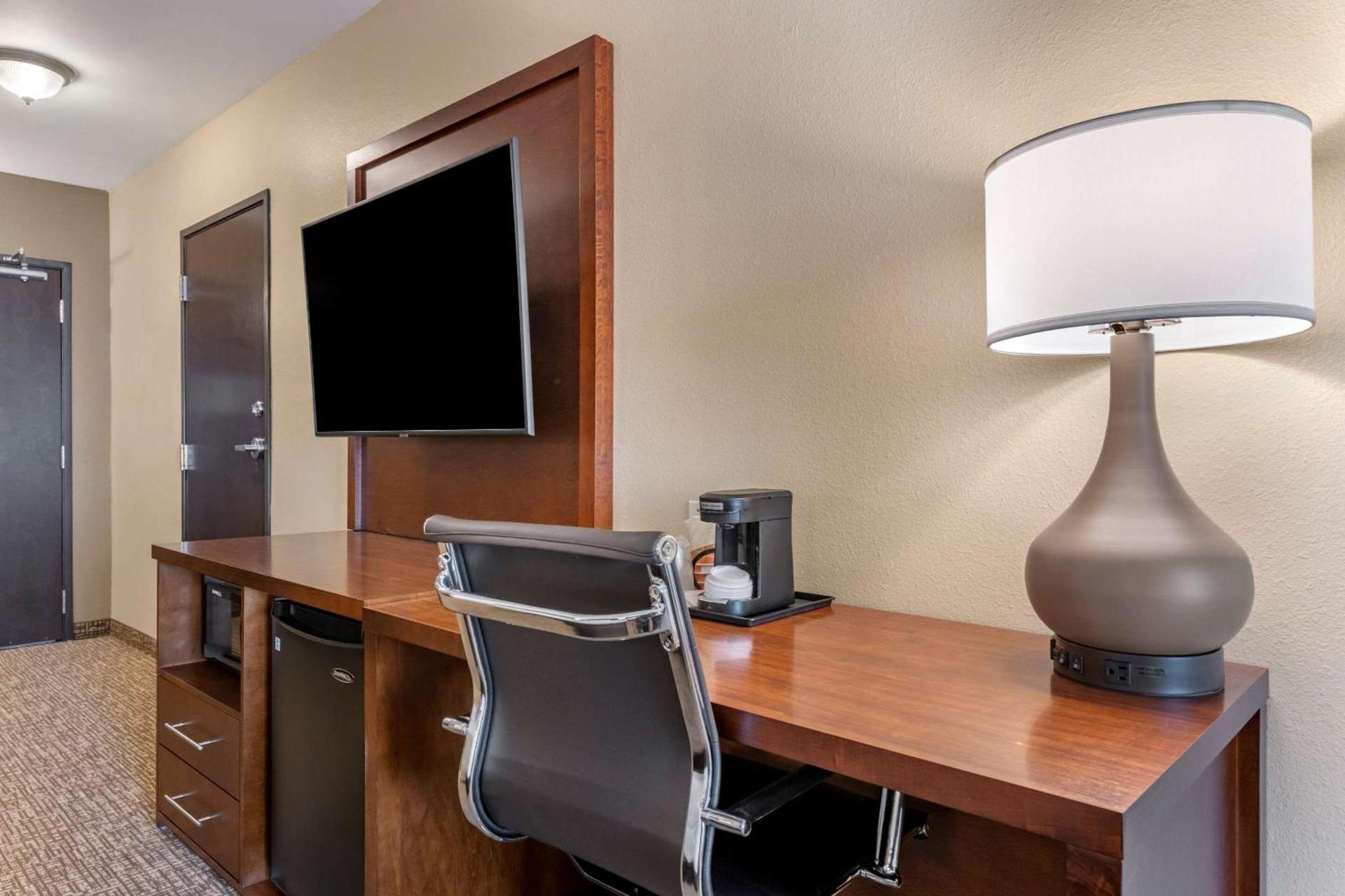 Comfort Suites Daytona Beach-Speedway photo 8