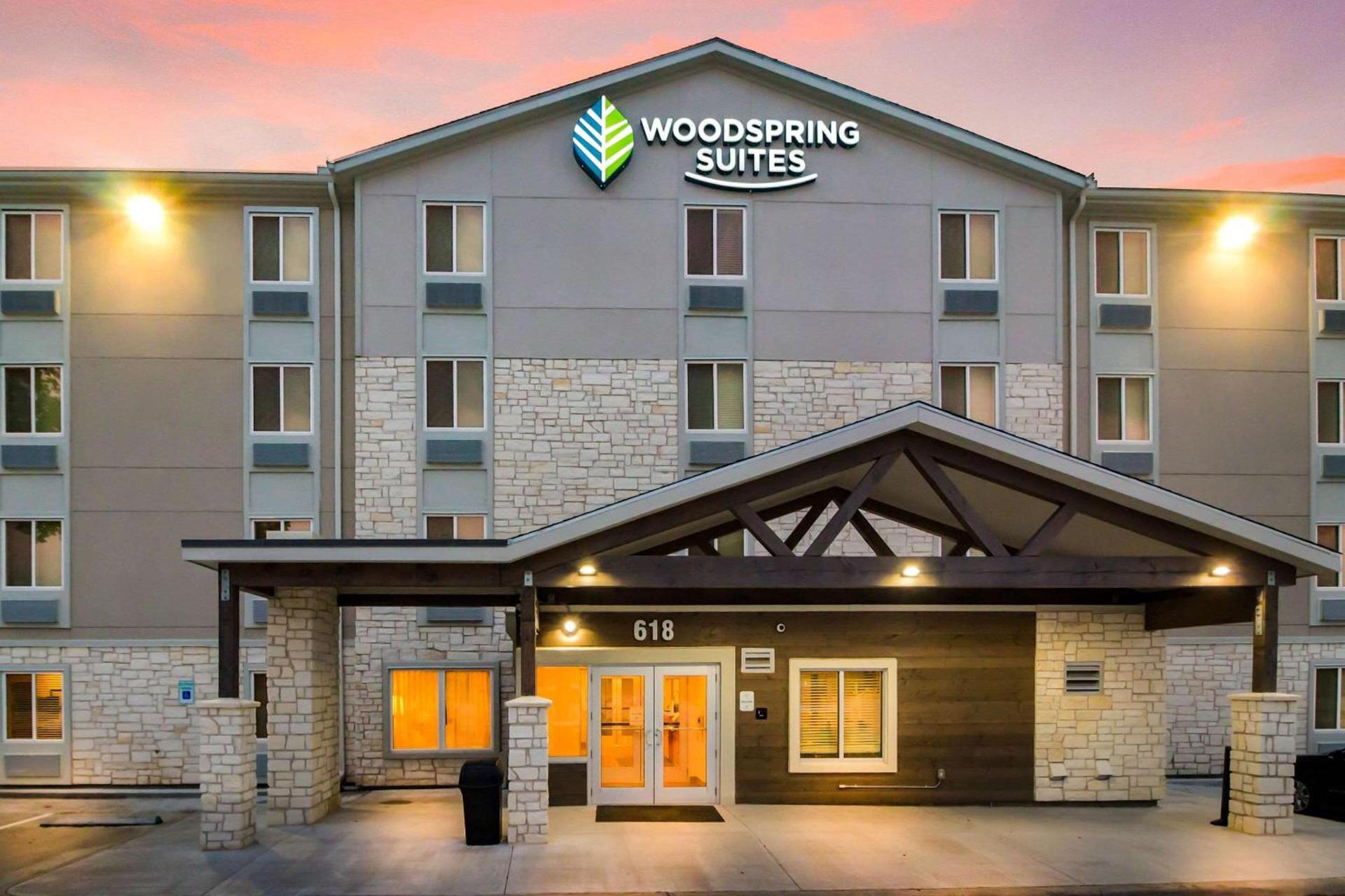 WoodSpring Suites Lake Jackson photo 3