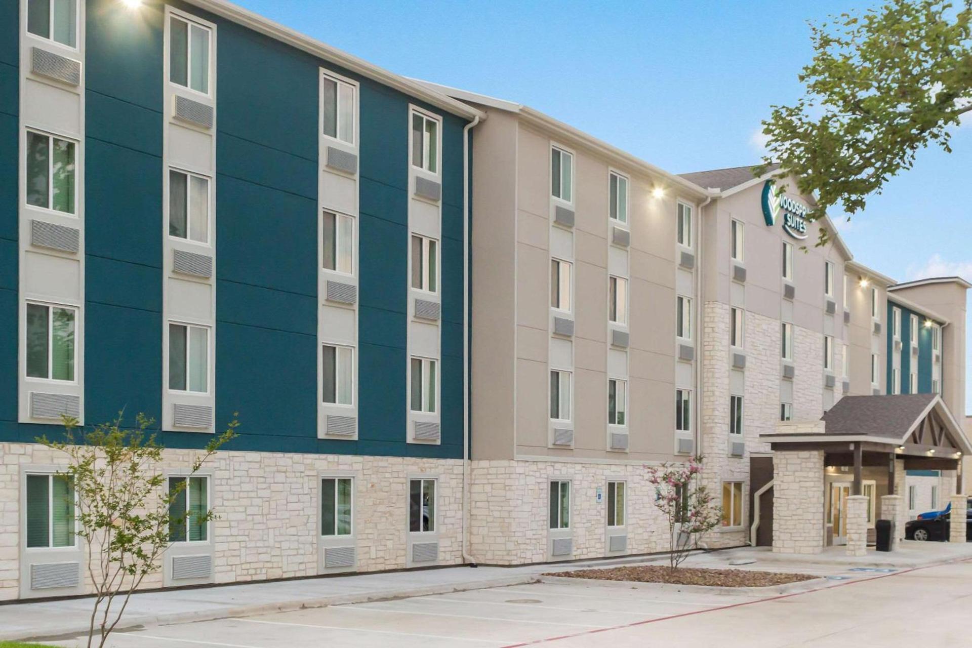 WoodSpring Suites Lake Jackson photo 2
