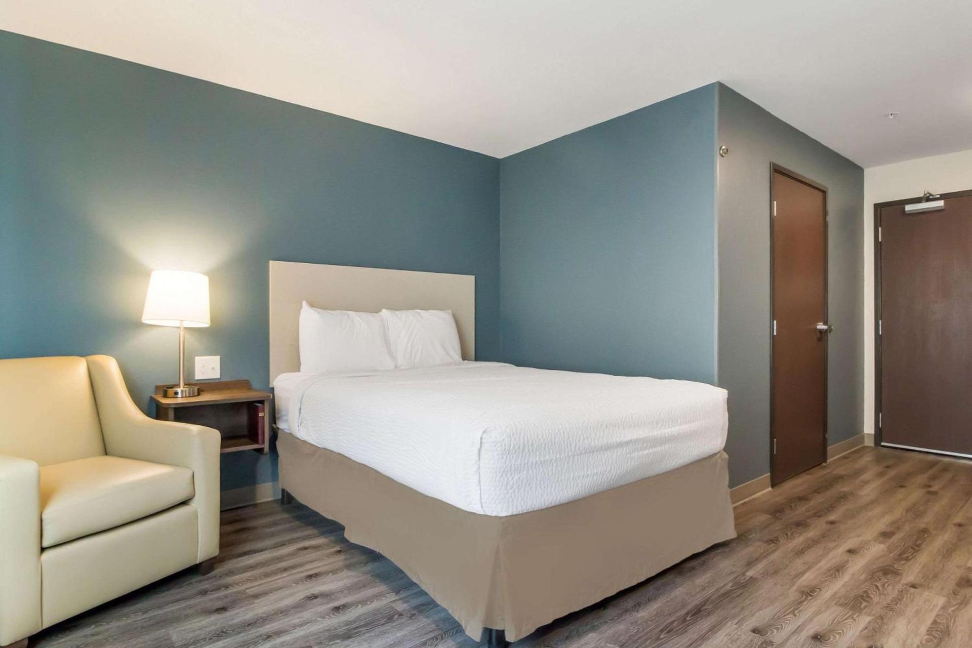 WoodSpring Suites Lake Jackson photo 8