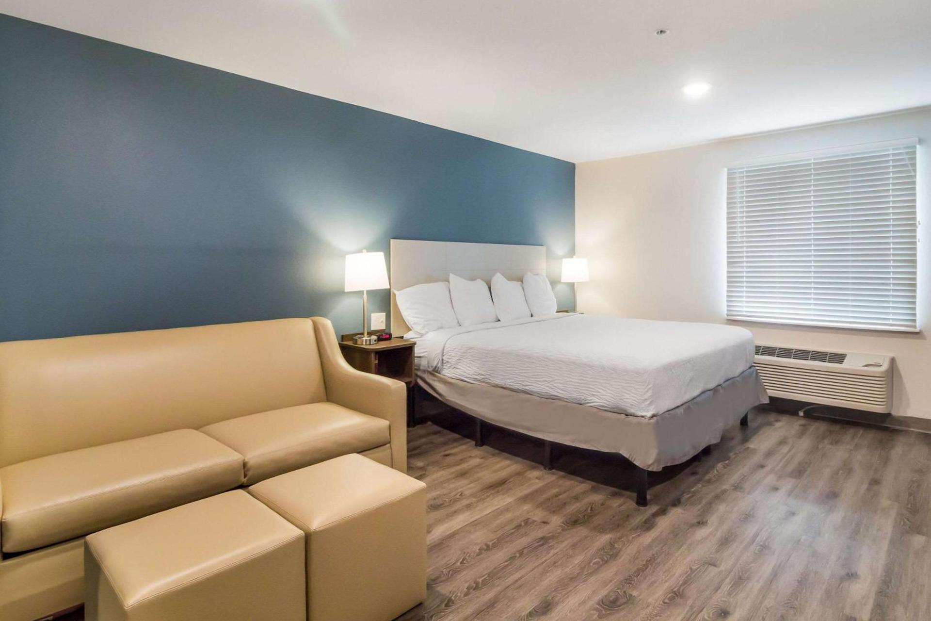 WoodSpring Suites Lake Jackson photo 11
