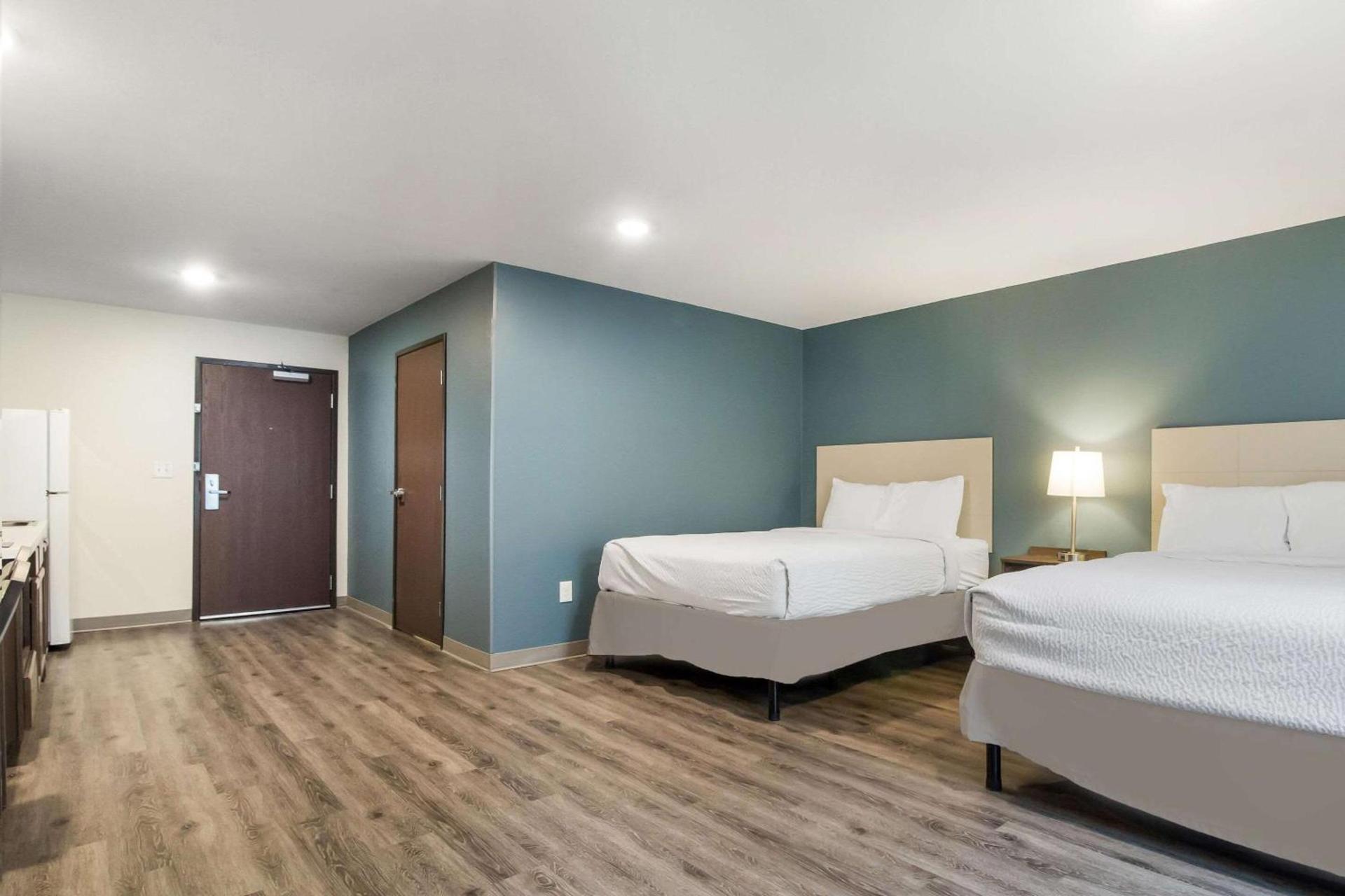 WoodSpring Suites Lake Jackson photo 13