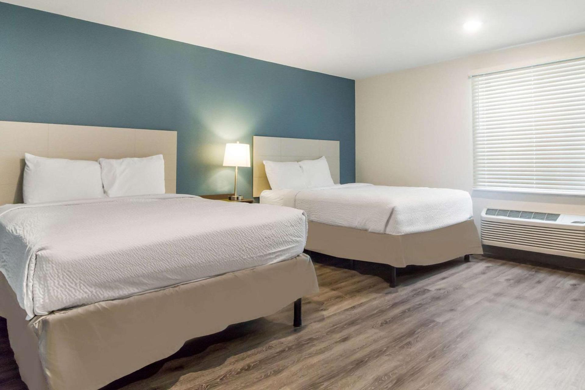 WoodSpring Suites Lake Jackson photo 14