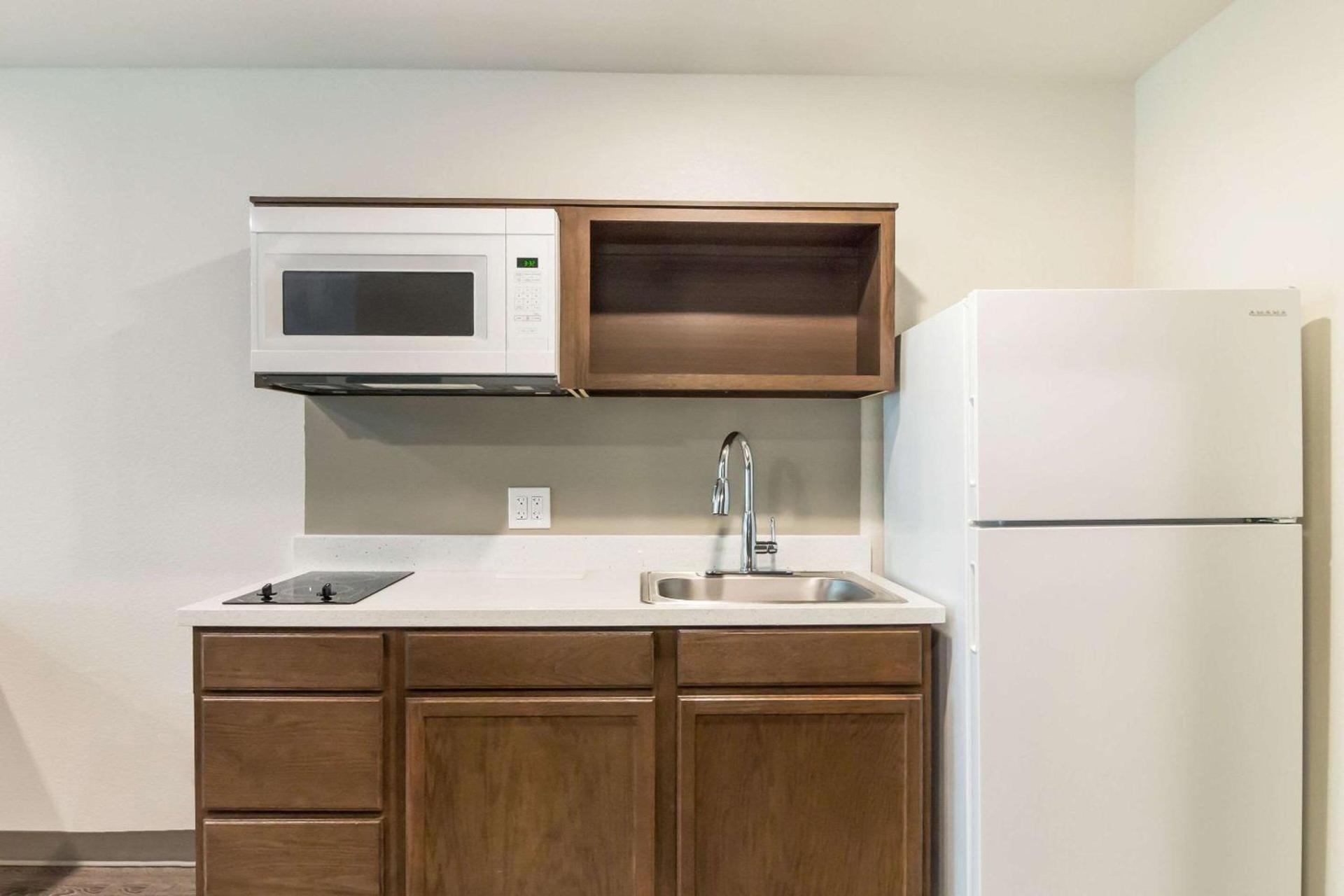WoodSpring Suites Lake Jackson photo 15