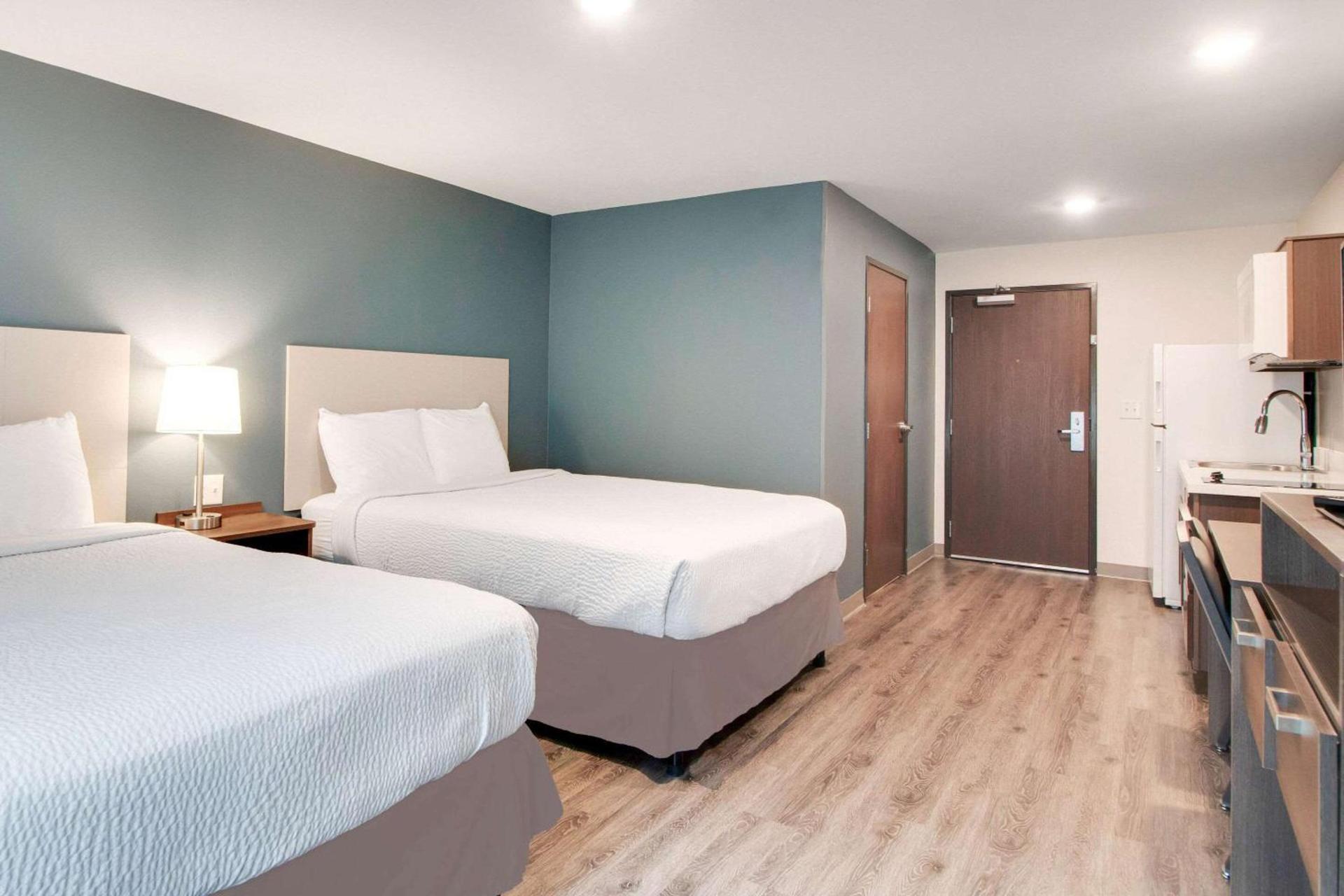 WoodSpring Suites Lake Jackson photo 16