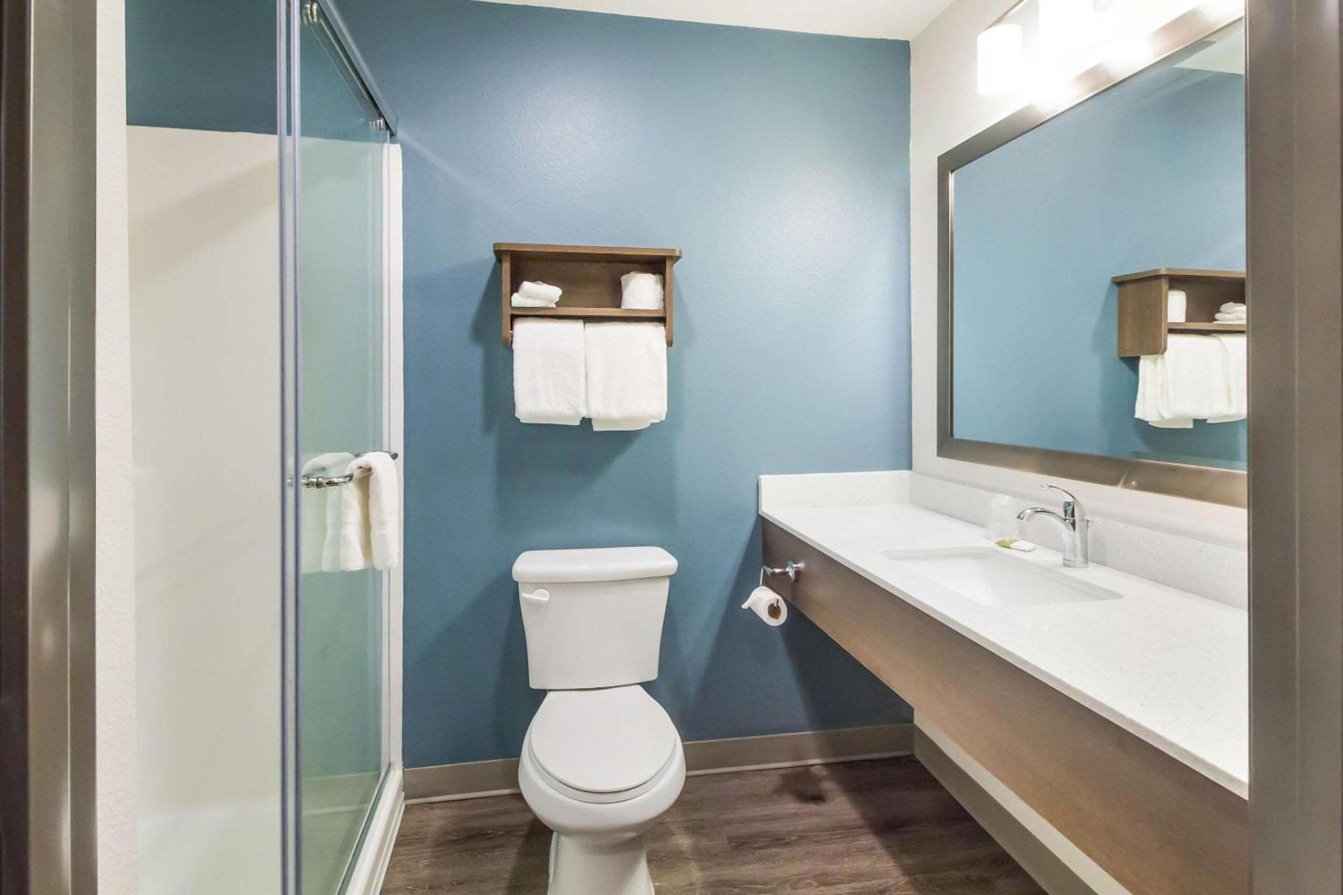 WoodSpring Suites Lake Jackson photo 20