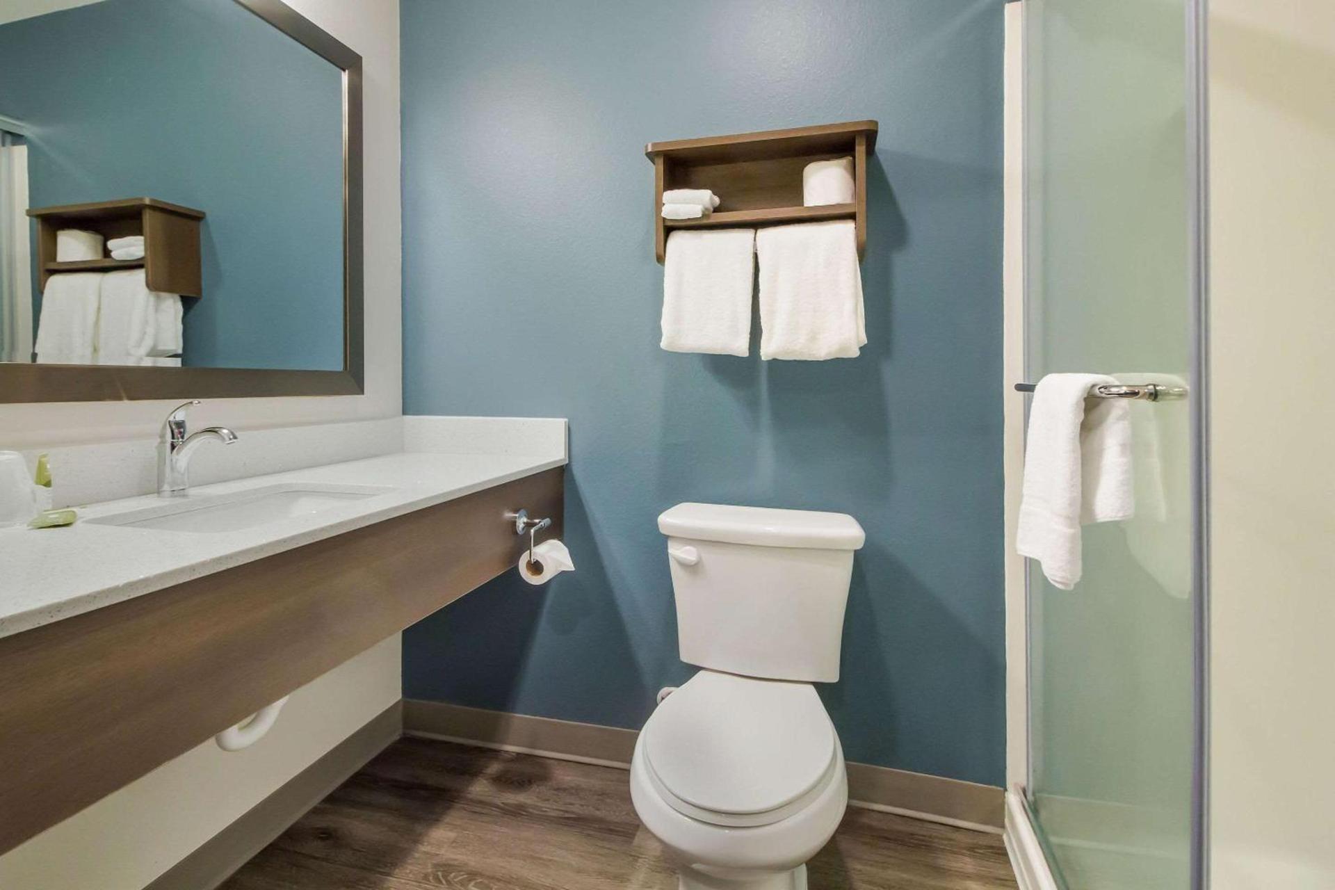 WoodSpring Suites Lake Jackson photo 22