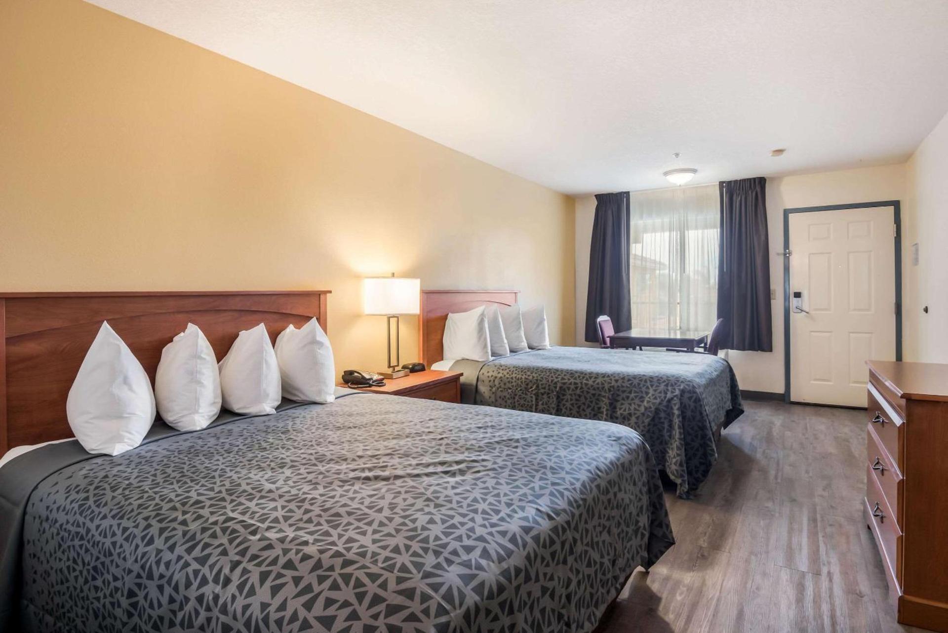 Econo Lodge Inn & Suites Lodi - Wine Country Area photo 13
