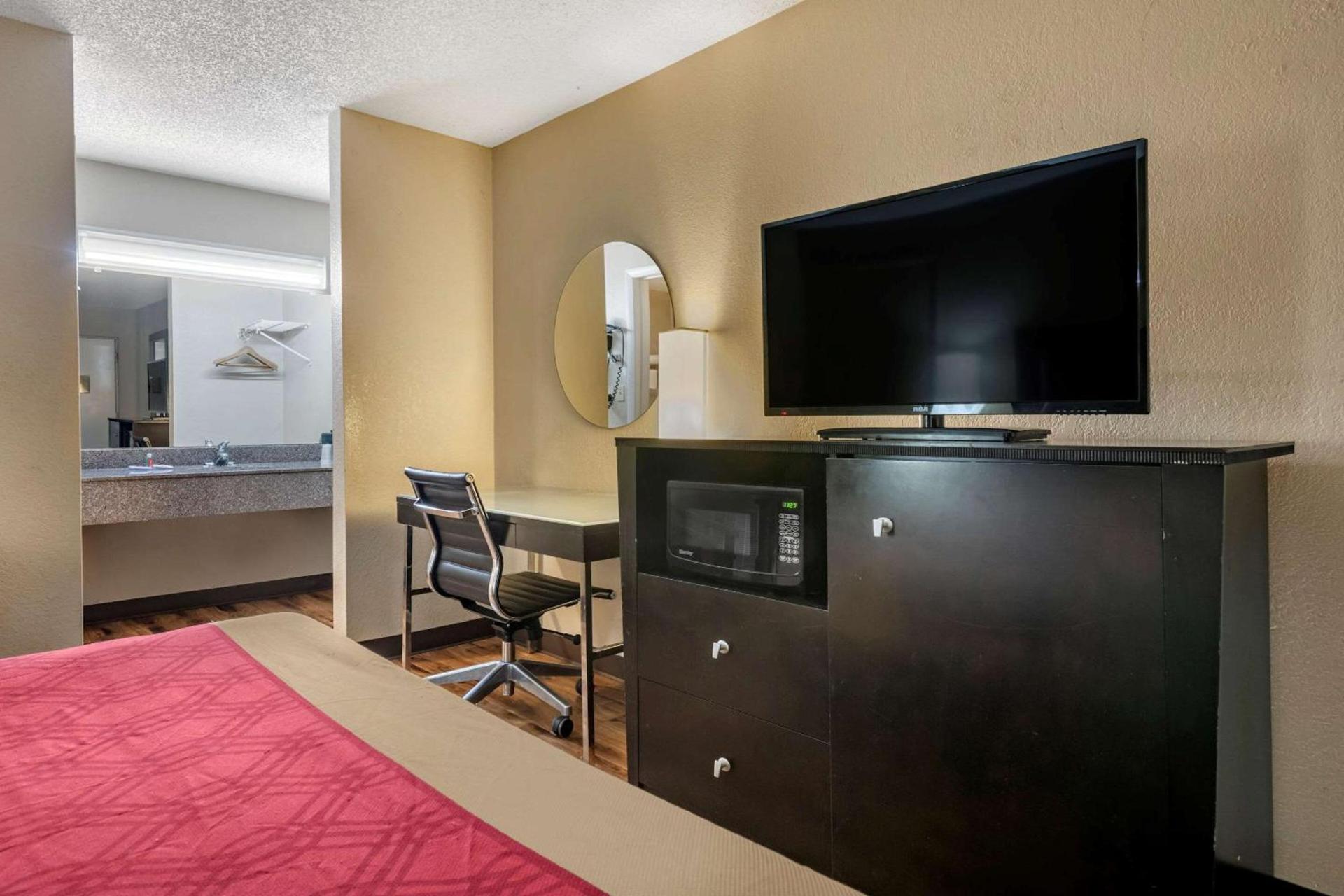 Econo Lodge Sebring photo 8