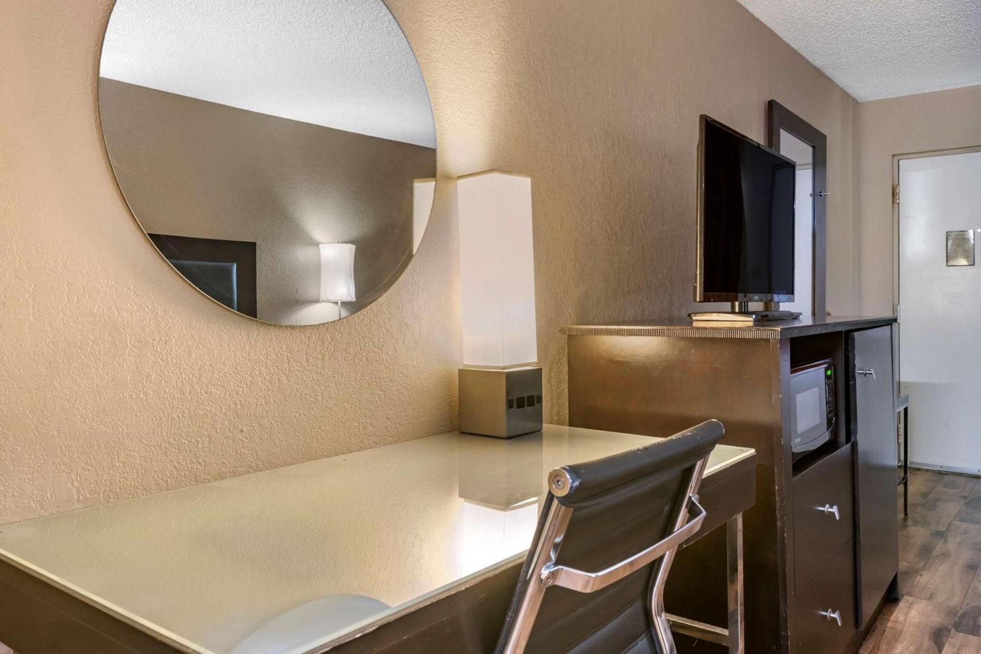 Econo Lodge Sebring photo 9