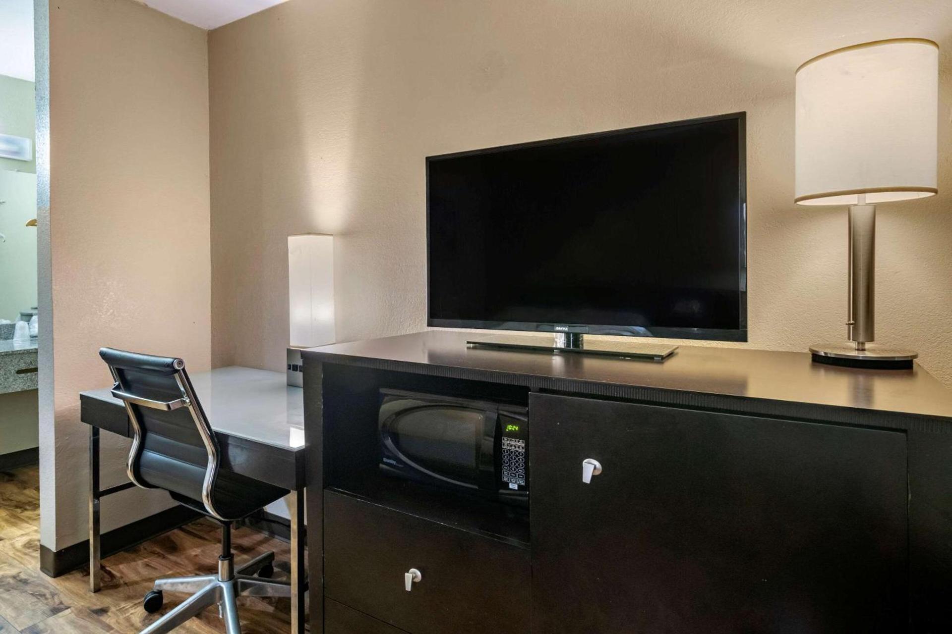 Econo Lodge Sebring photo 13