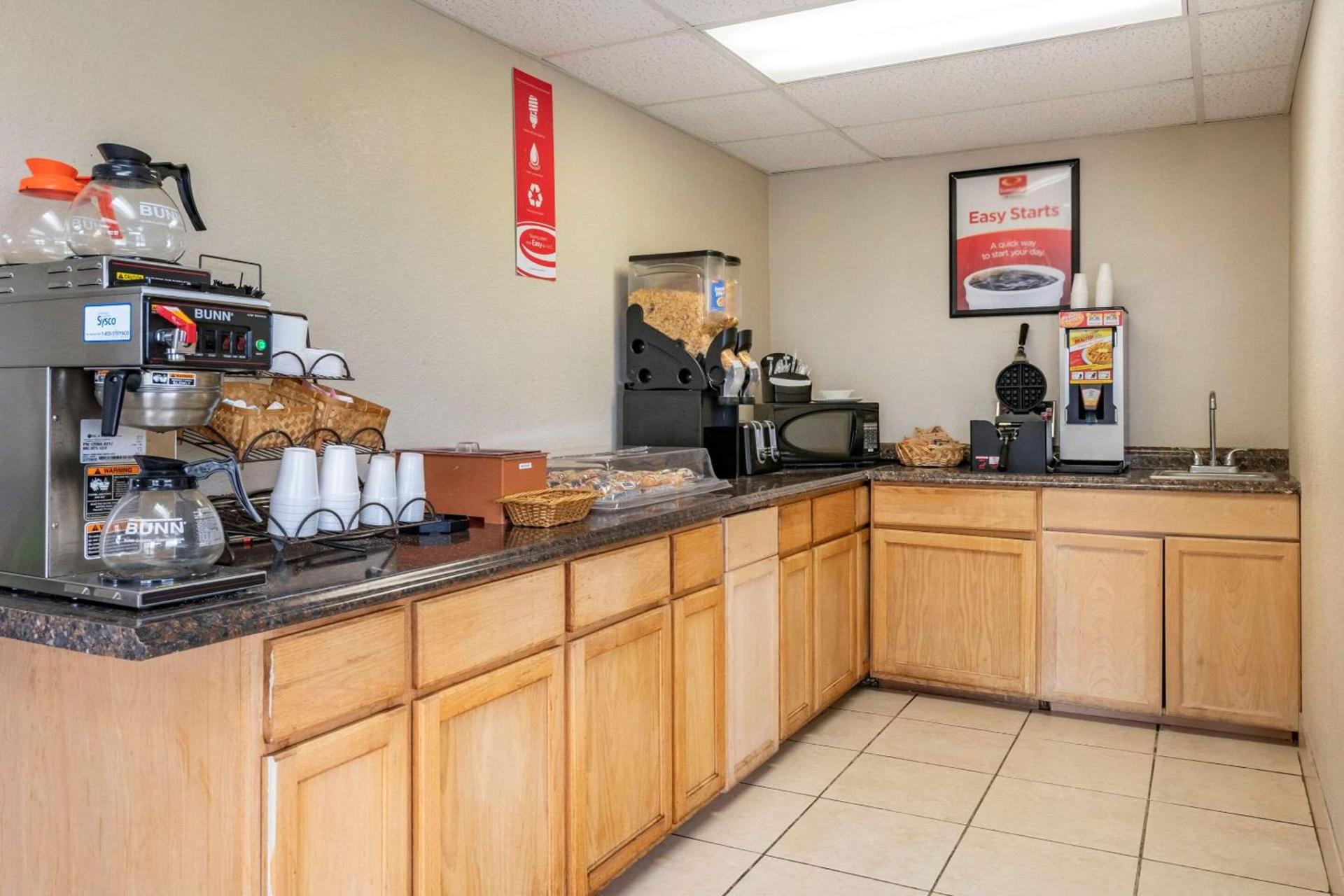 Econo Lodge Sebring photo 14