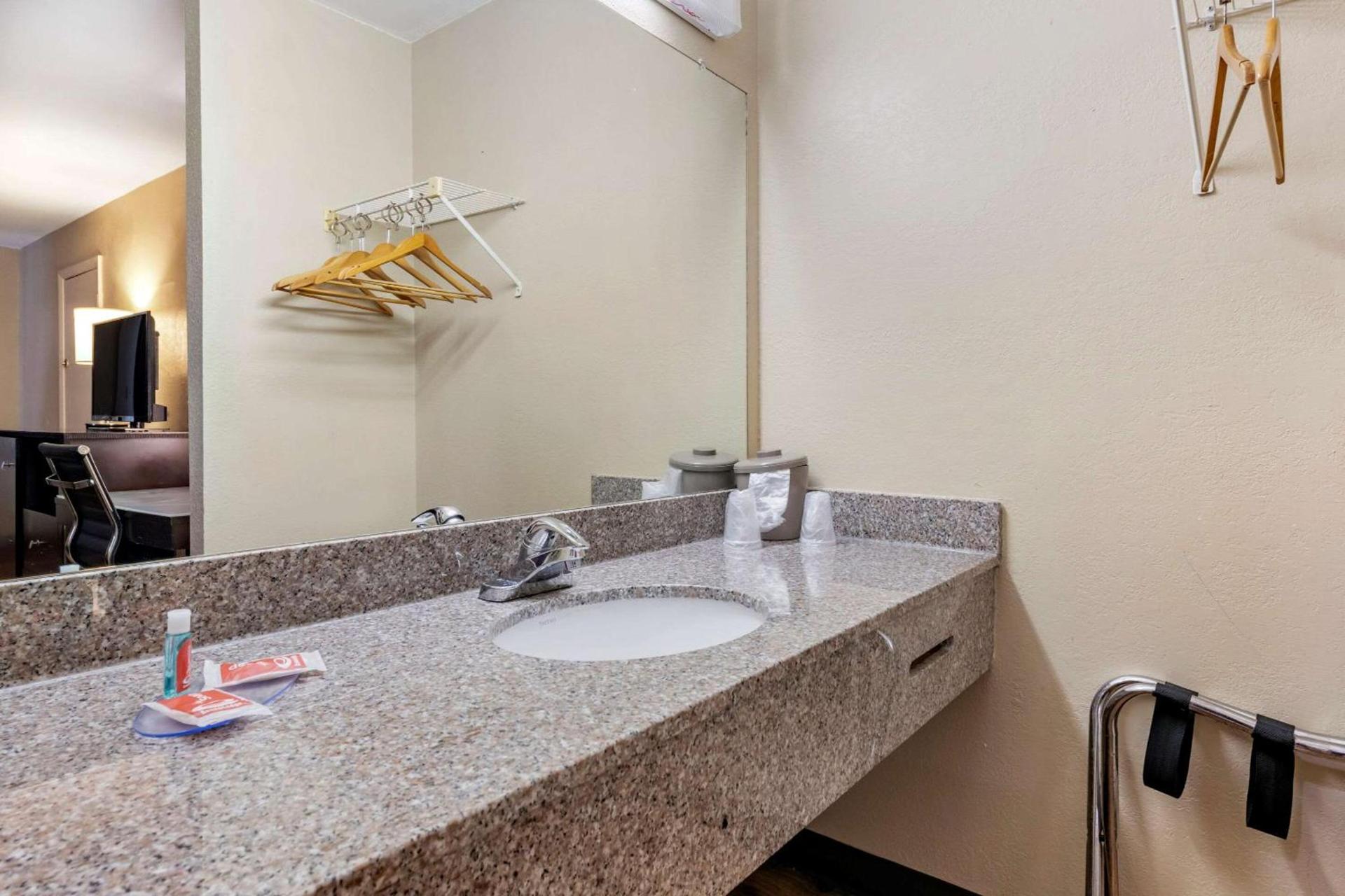 Econo Lodge Sebring photo 17