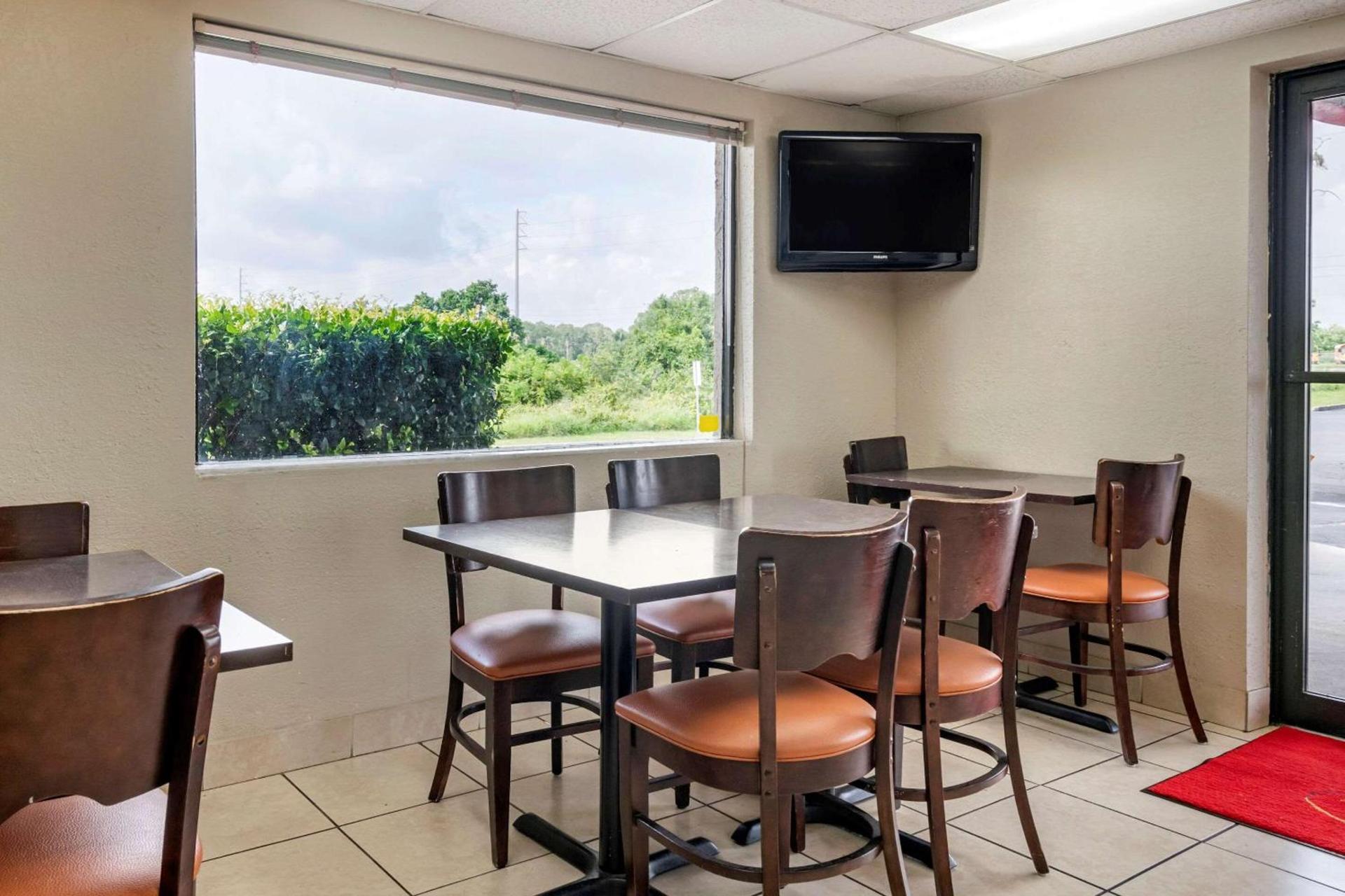 Econo Lodge Sebring photo 19