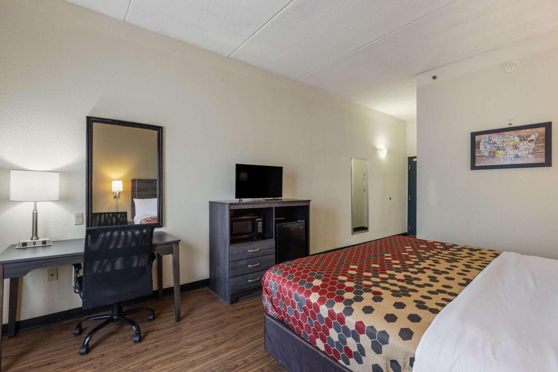 Econo Lodge Inn & Suites Marianna South photo 11