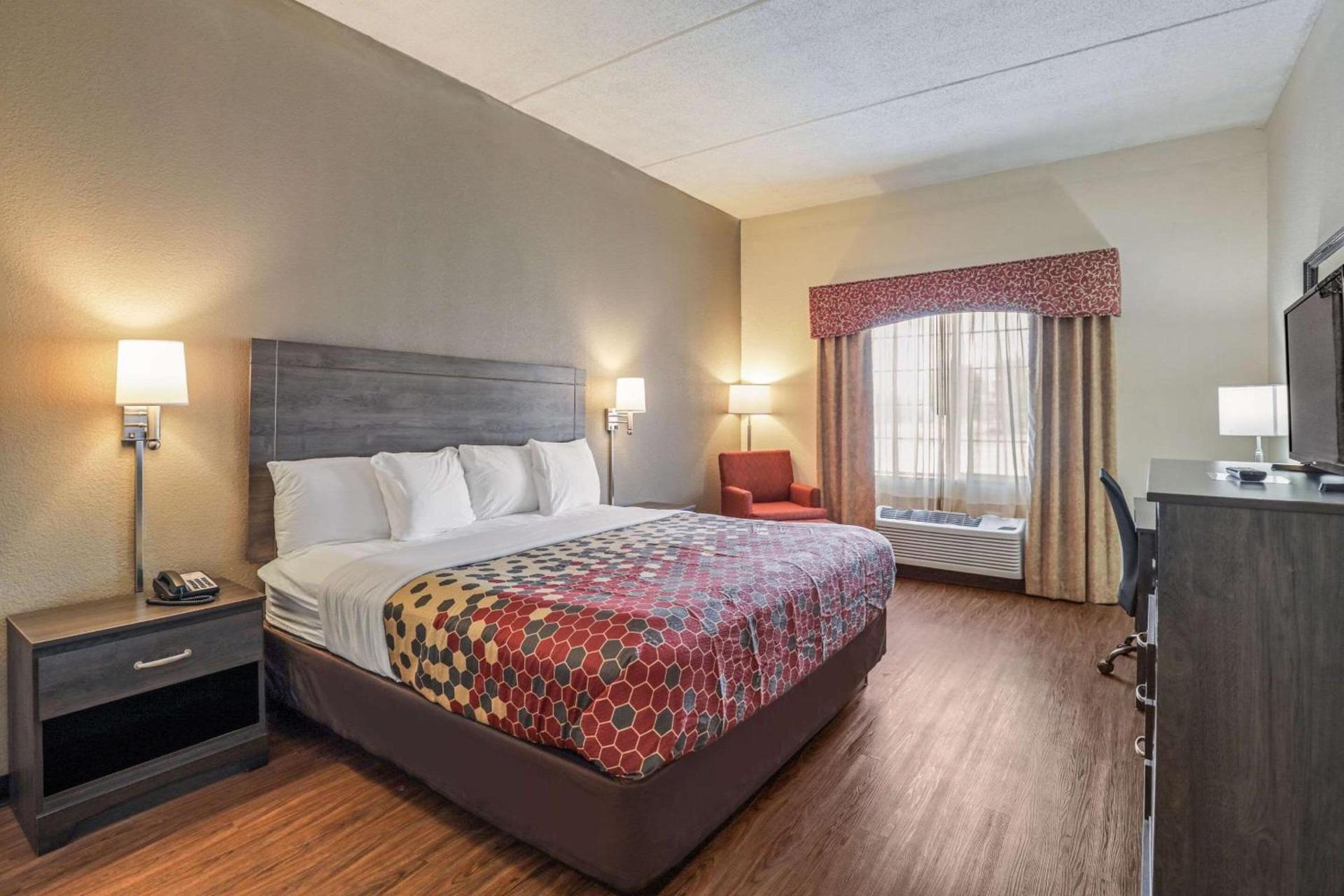 Econo Lodge Inn & Suites Marianna South photo 9