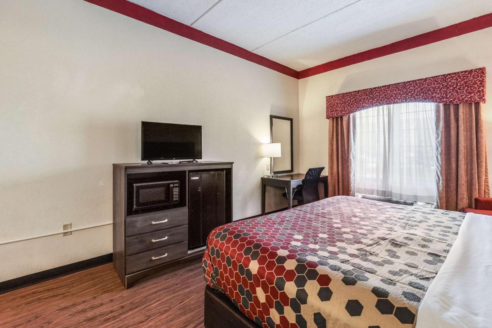 Econo Lodge Inn & Suites Marianna South photo 17