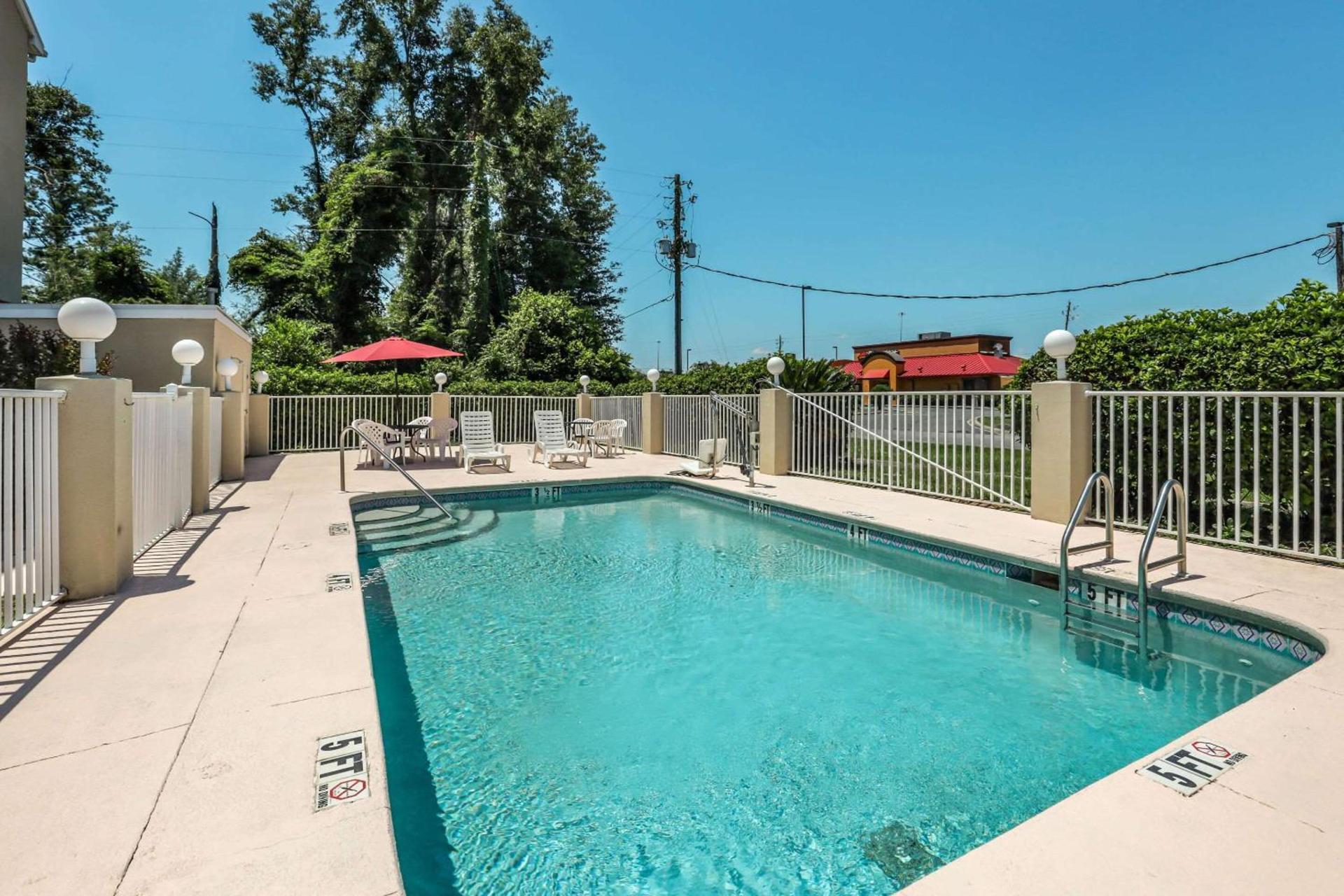 Econo Lodge Inn & Suites Marianna South photo 21