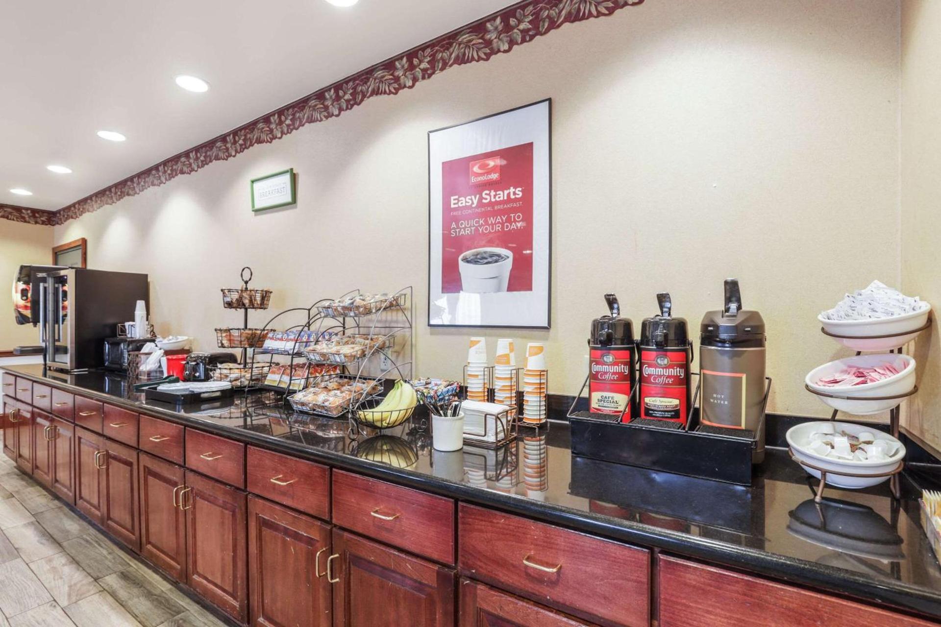 Econo Lodge Inn & Suites Marianna South photo 24