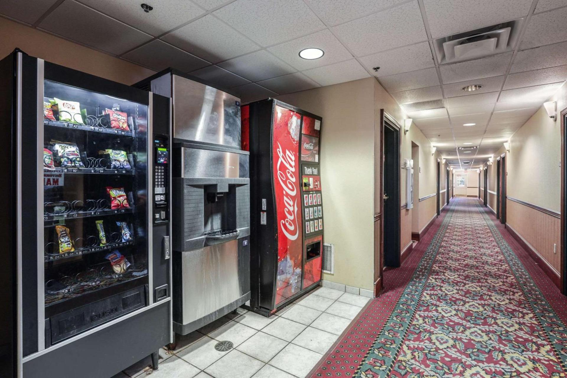 Econo Lodge Inn & Suites Marianna South photo 25