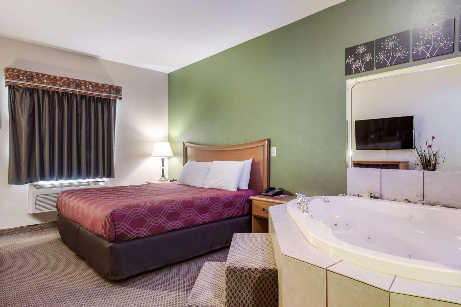 Econo Lodge Inn & Suites Rockmart photo 16