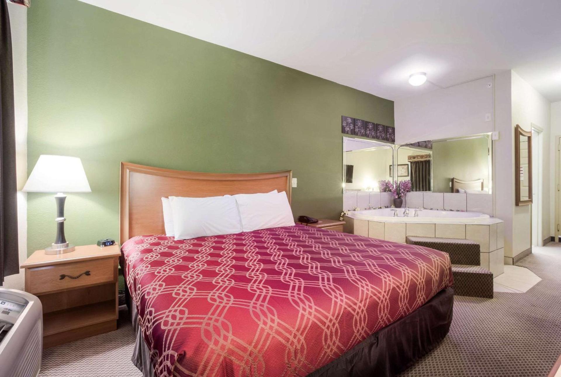 Econo Lodge Inn & Suites Rockmart photo 17