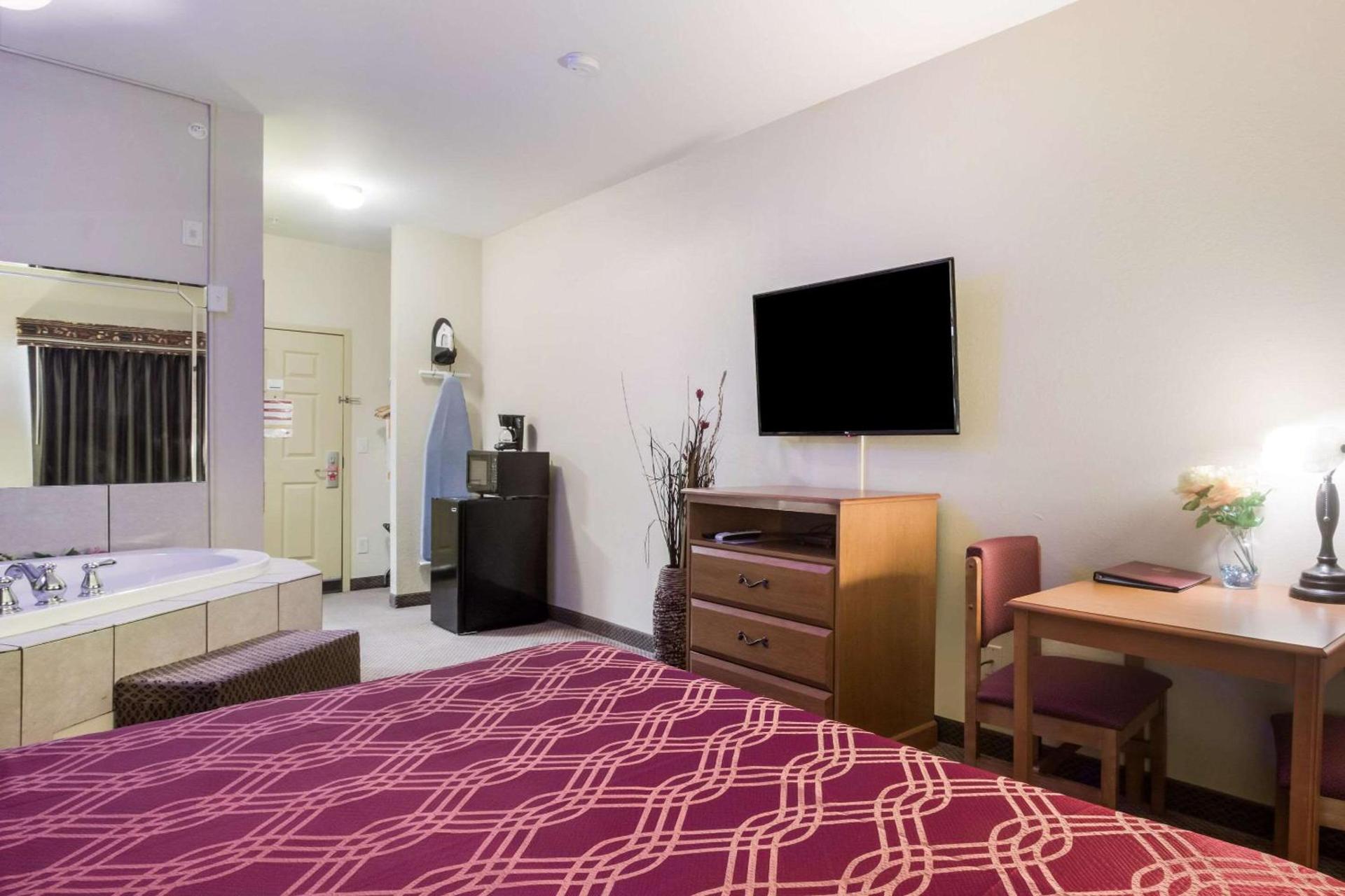 Econo Lodge Inn & Suites Rockmart photo 18