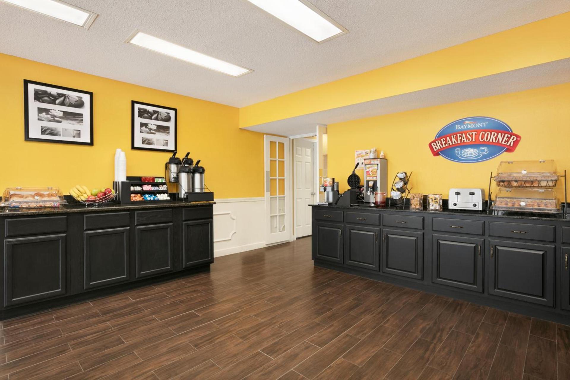 Baymont by Wyndham Kingsland photo 28