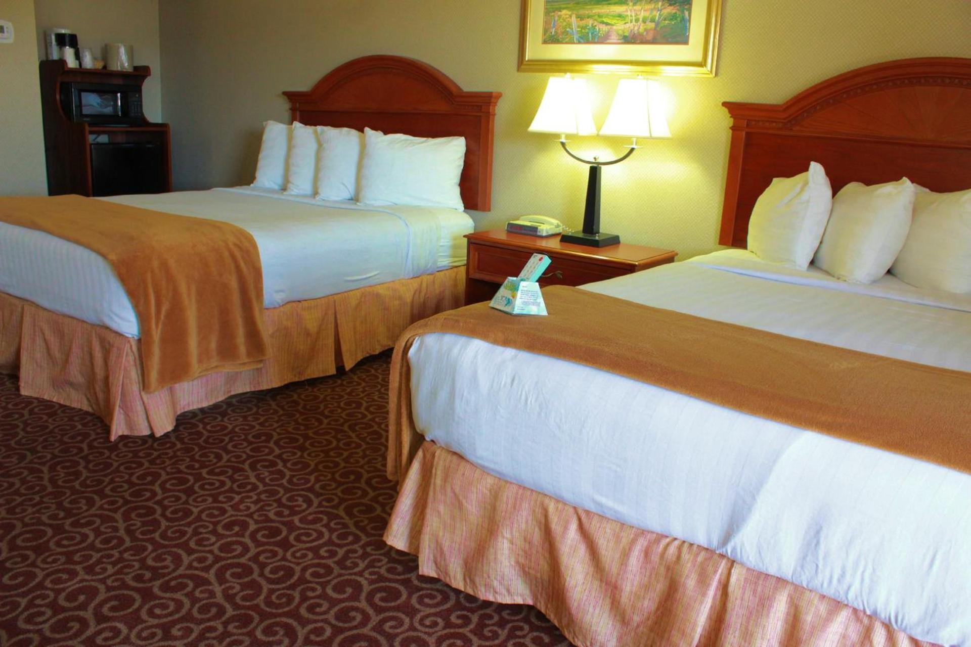 Red Arrow Inn & Suites, a Travelodge by Wyndham photo 9