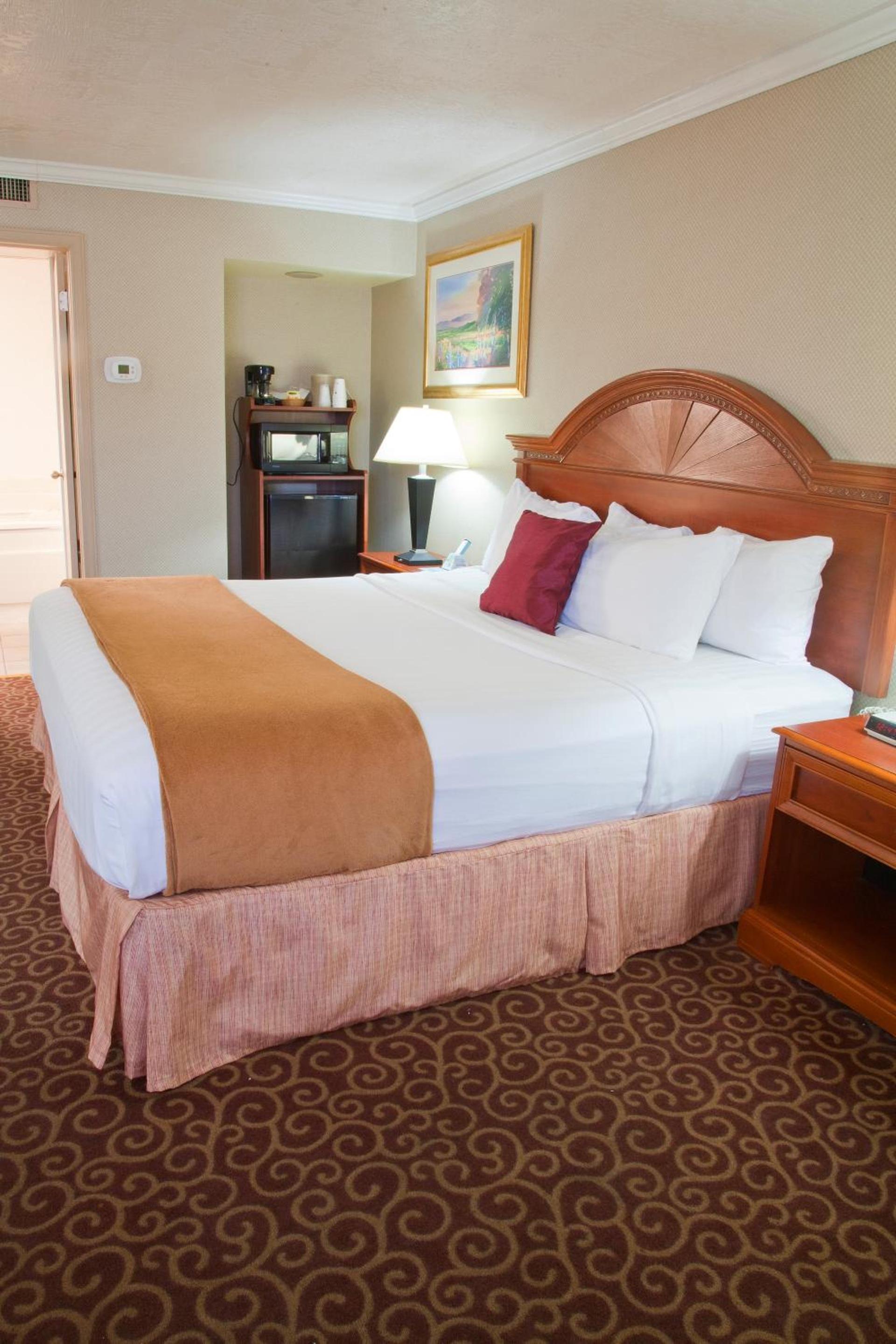 Red Arrow Inn & Suites, a Travelodge by Wyndham photo 12
