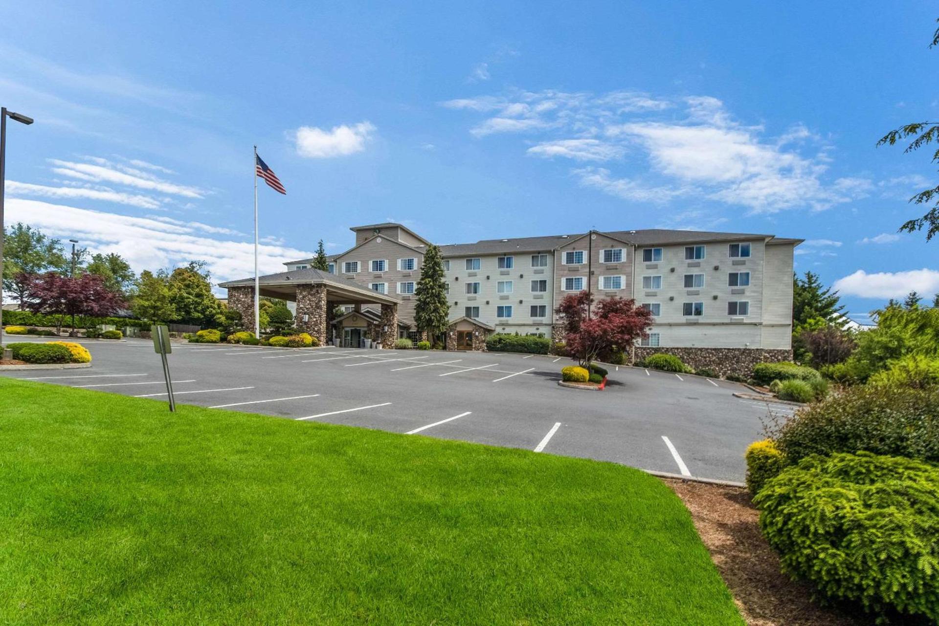 Quality Inn photo 2