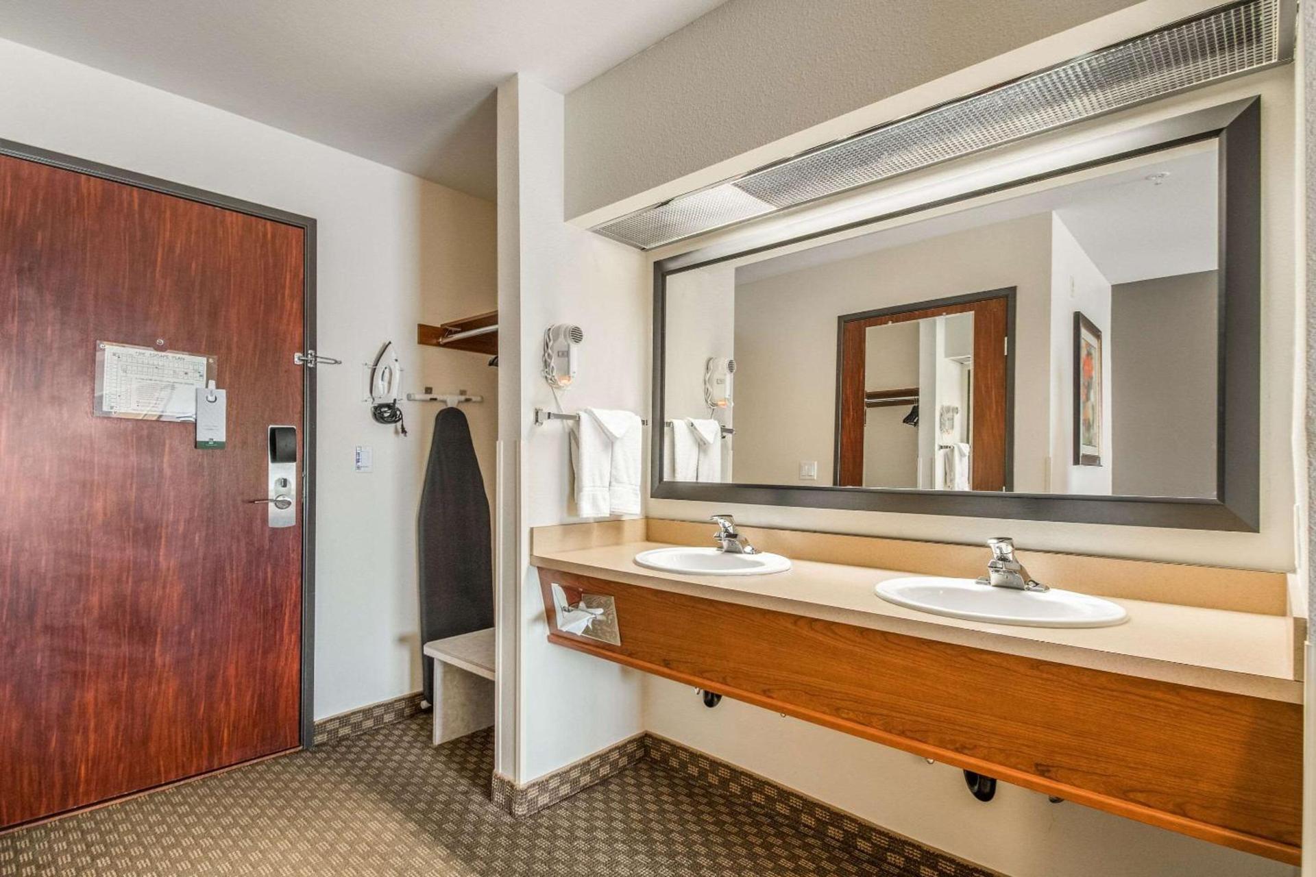 Quality Inn photo 11