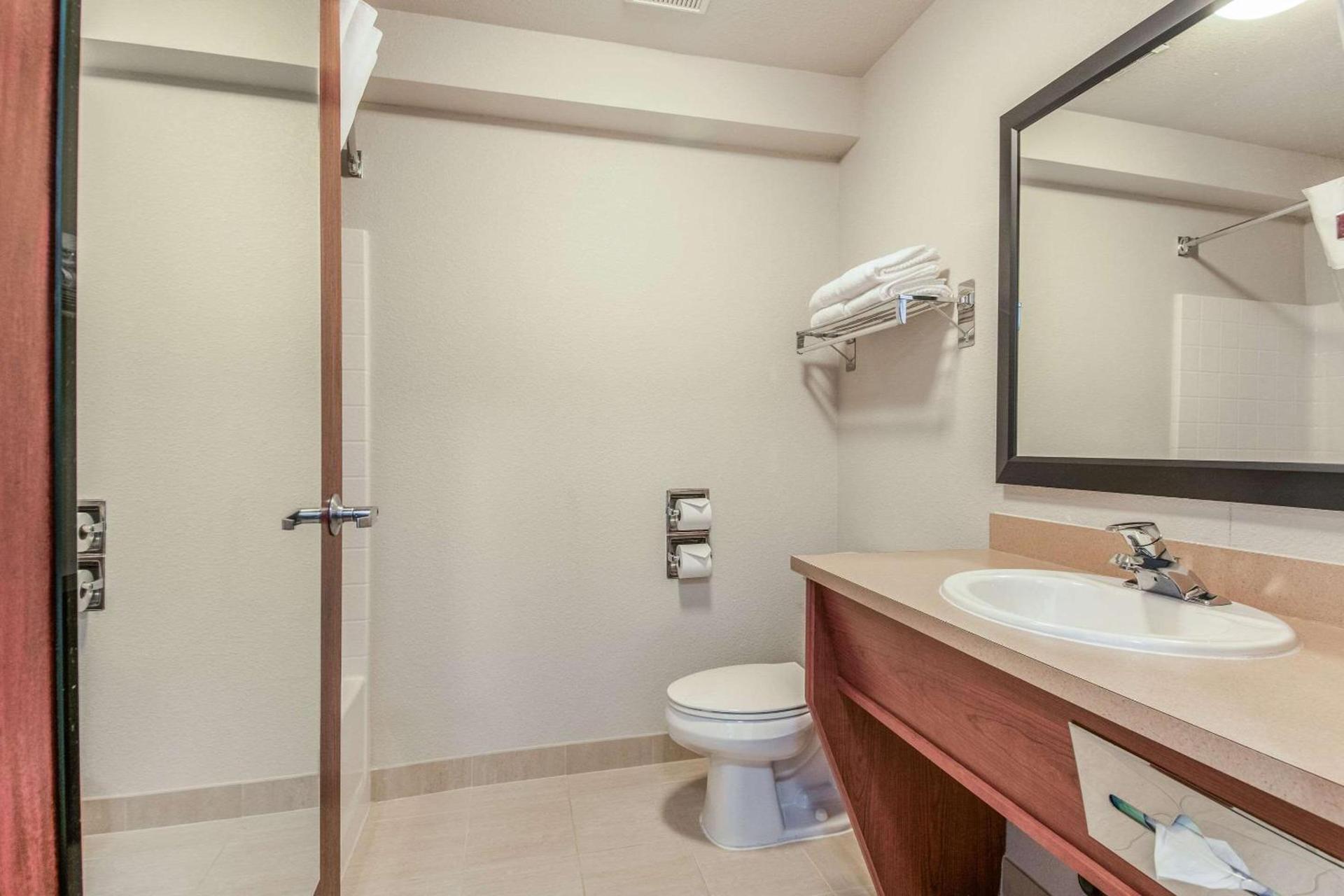 Quality Inn photo 42