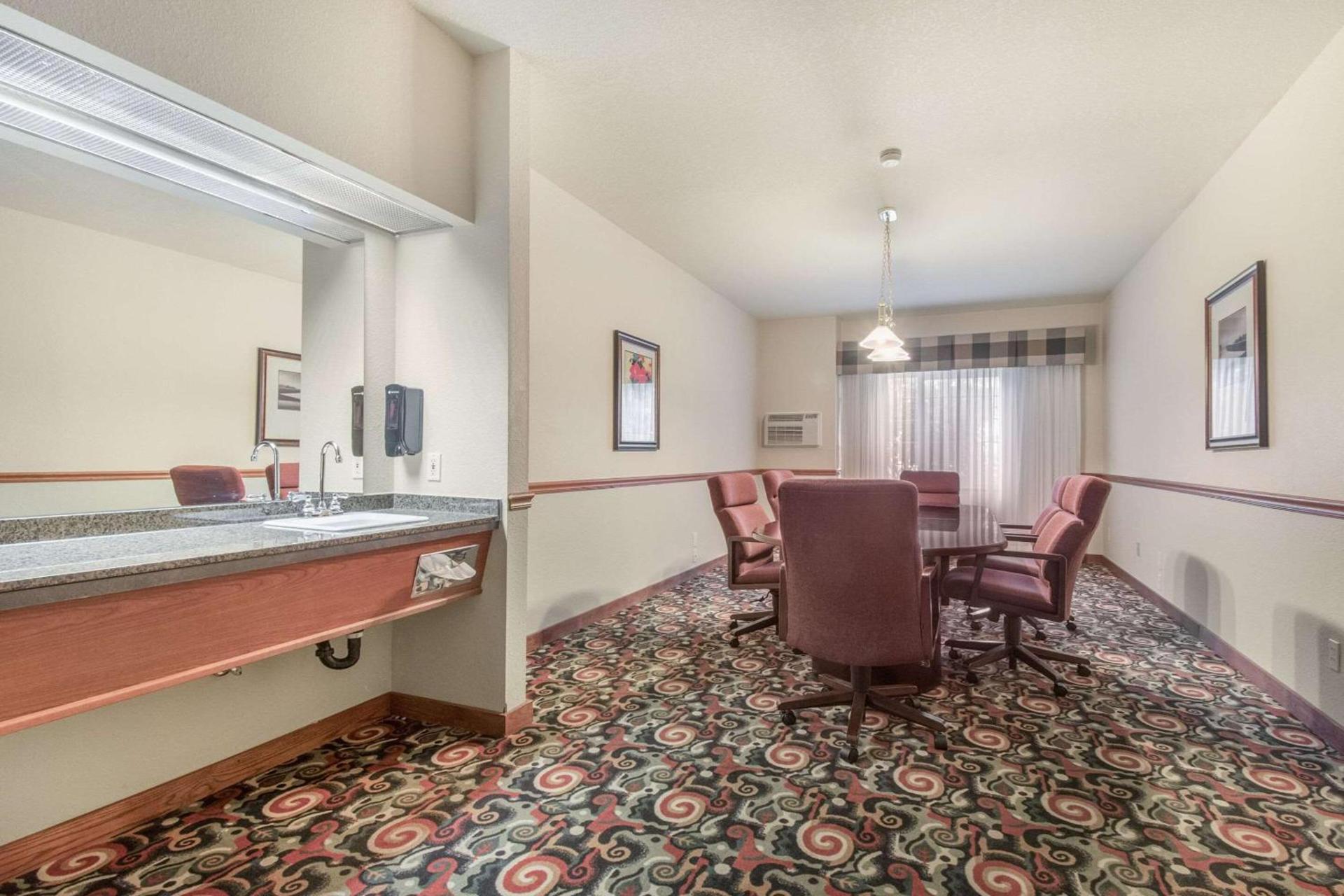 Quality Inn photo 61