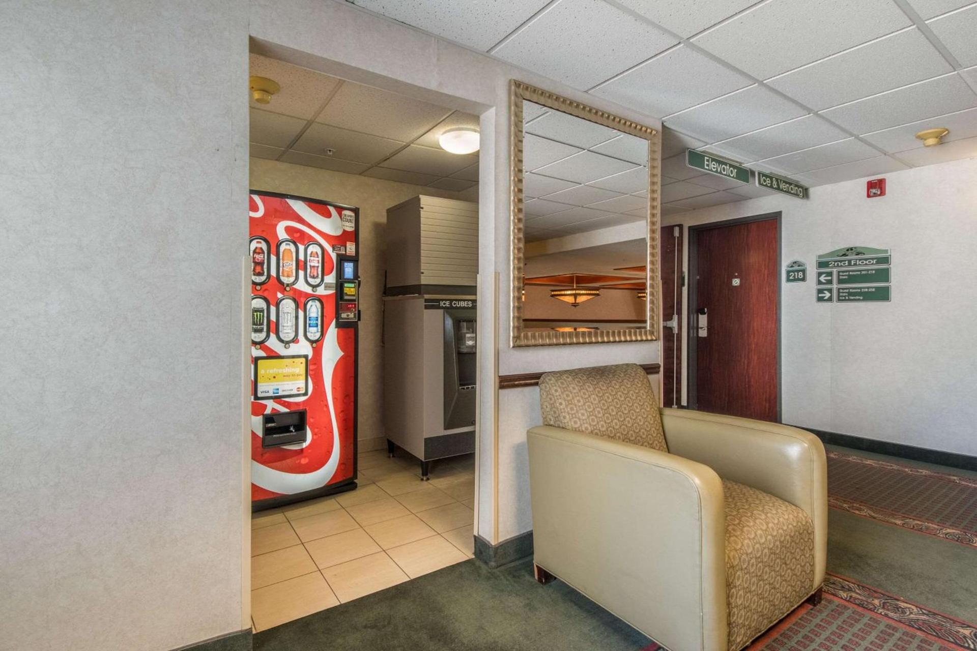 Quality Inn photo 64