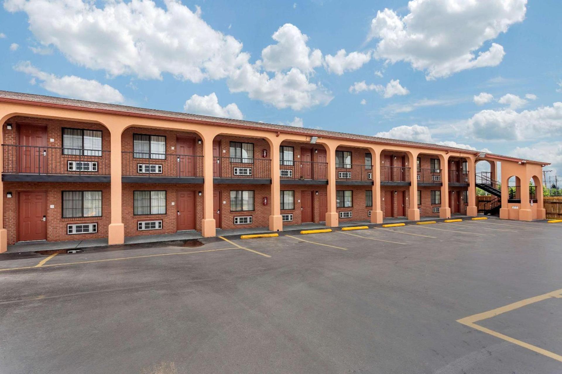 Econo Lodge Nashville North photo 7
