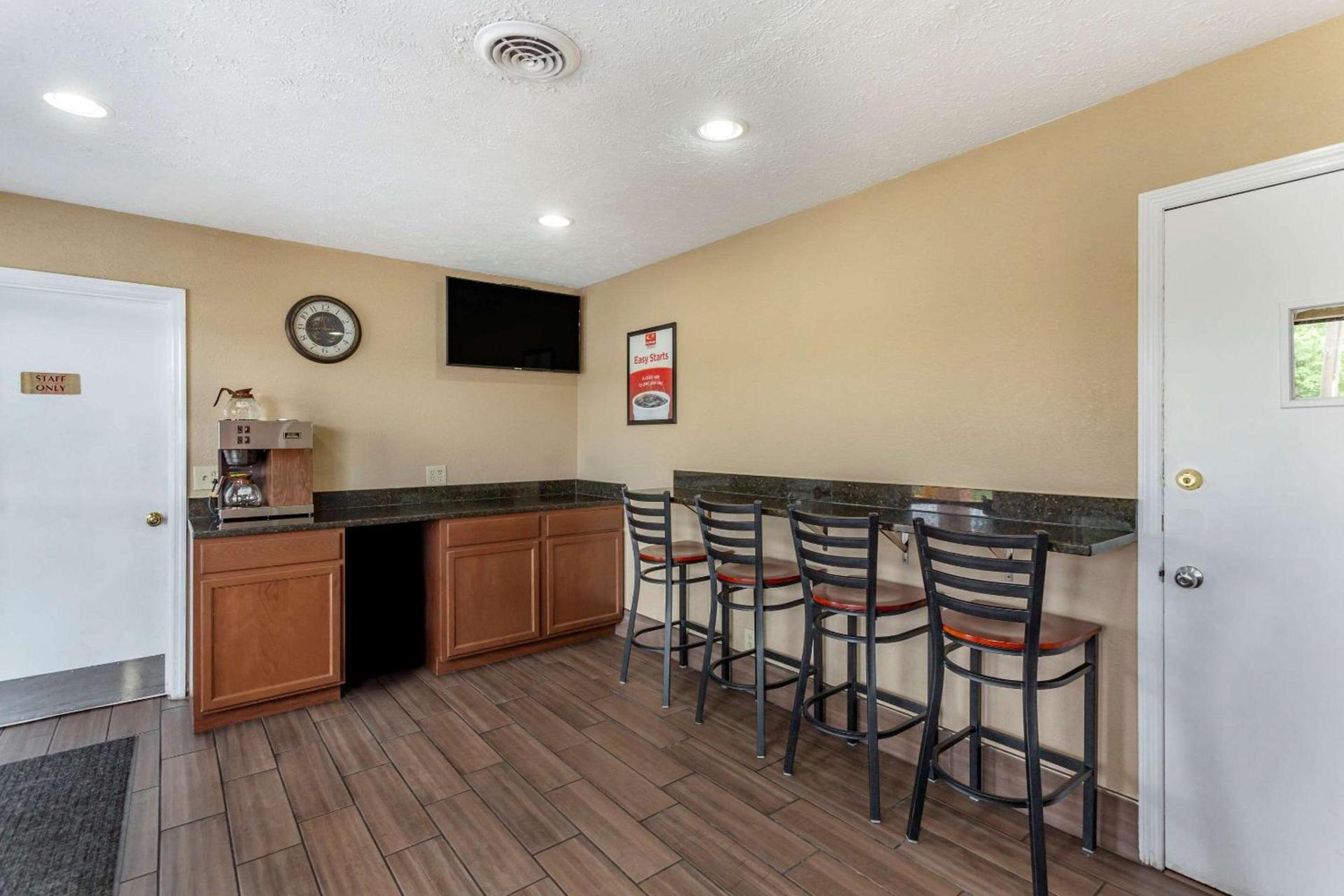Econo Lodge Nashville North photo 8