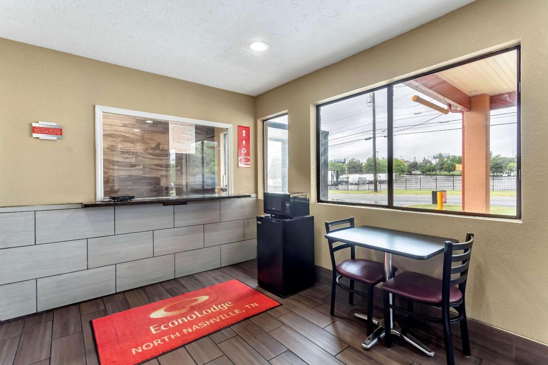 Econo Lodge Nashville North photo 9
